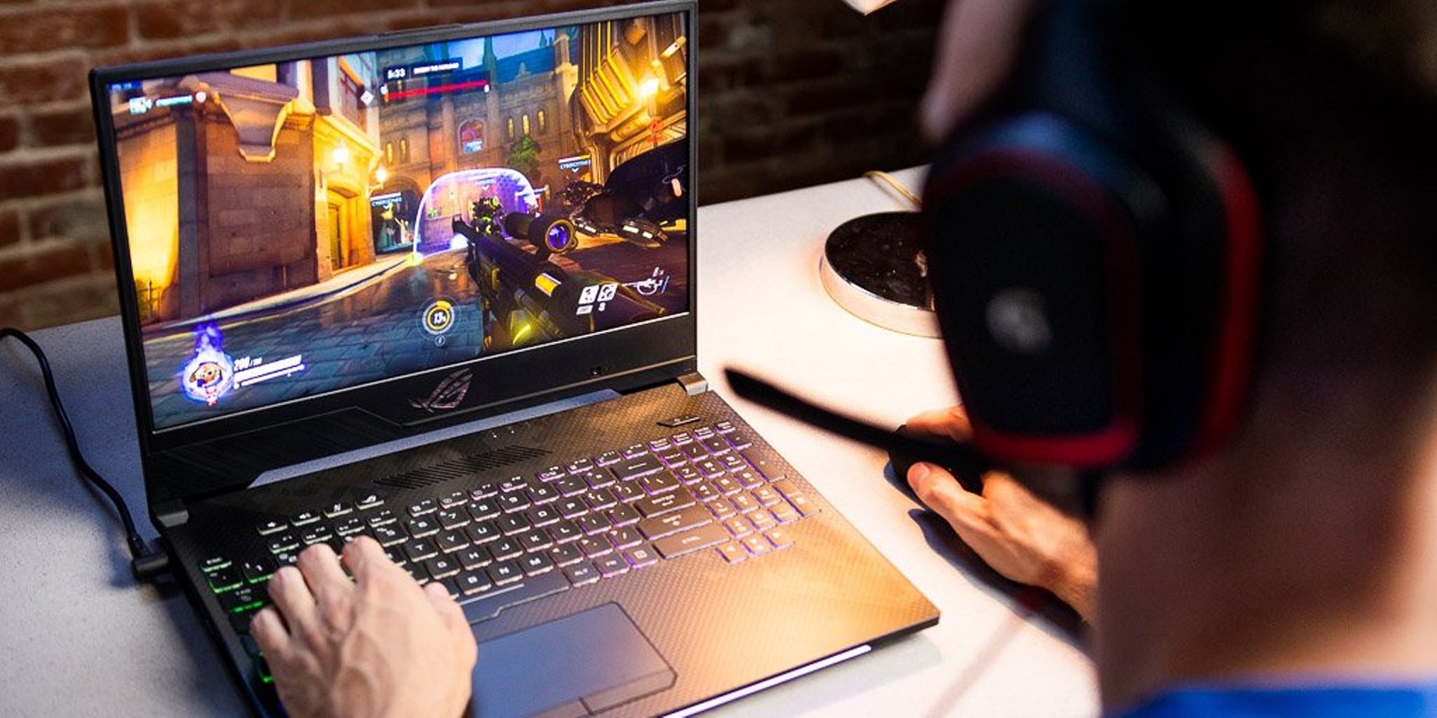 Vác laptop gaming về quê ăn Tết chưa bao giờ hợp lý đến thế