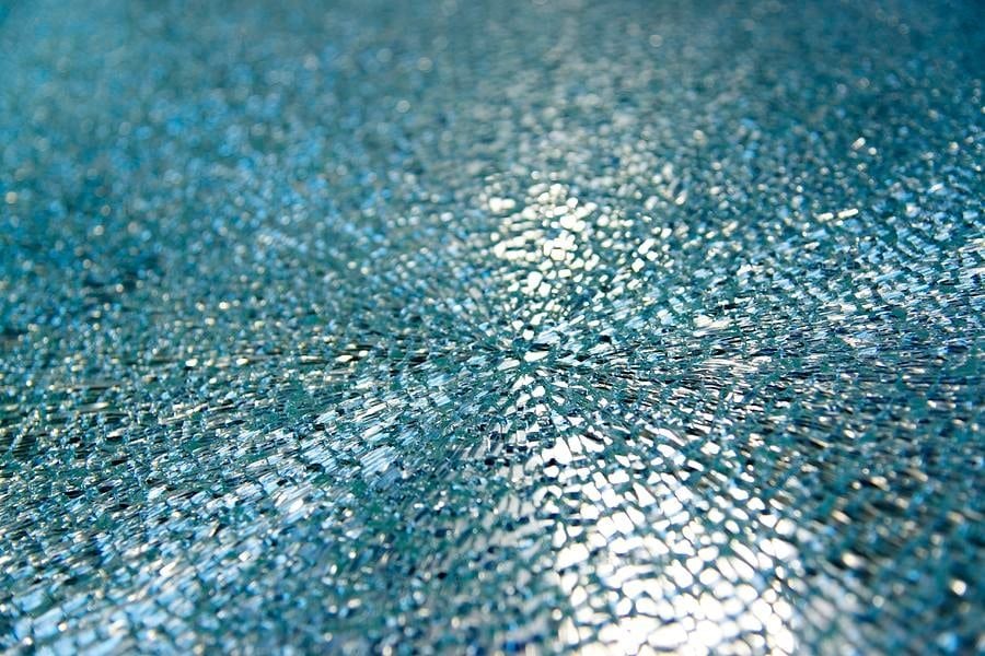 Vì sao kính trên case mang tiếng là 