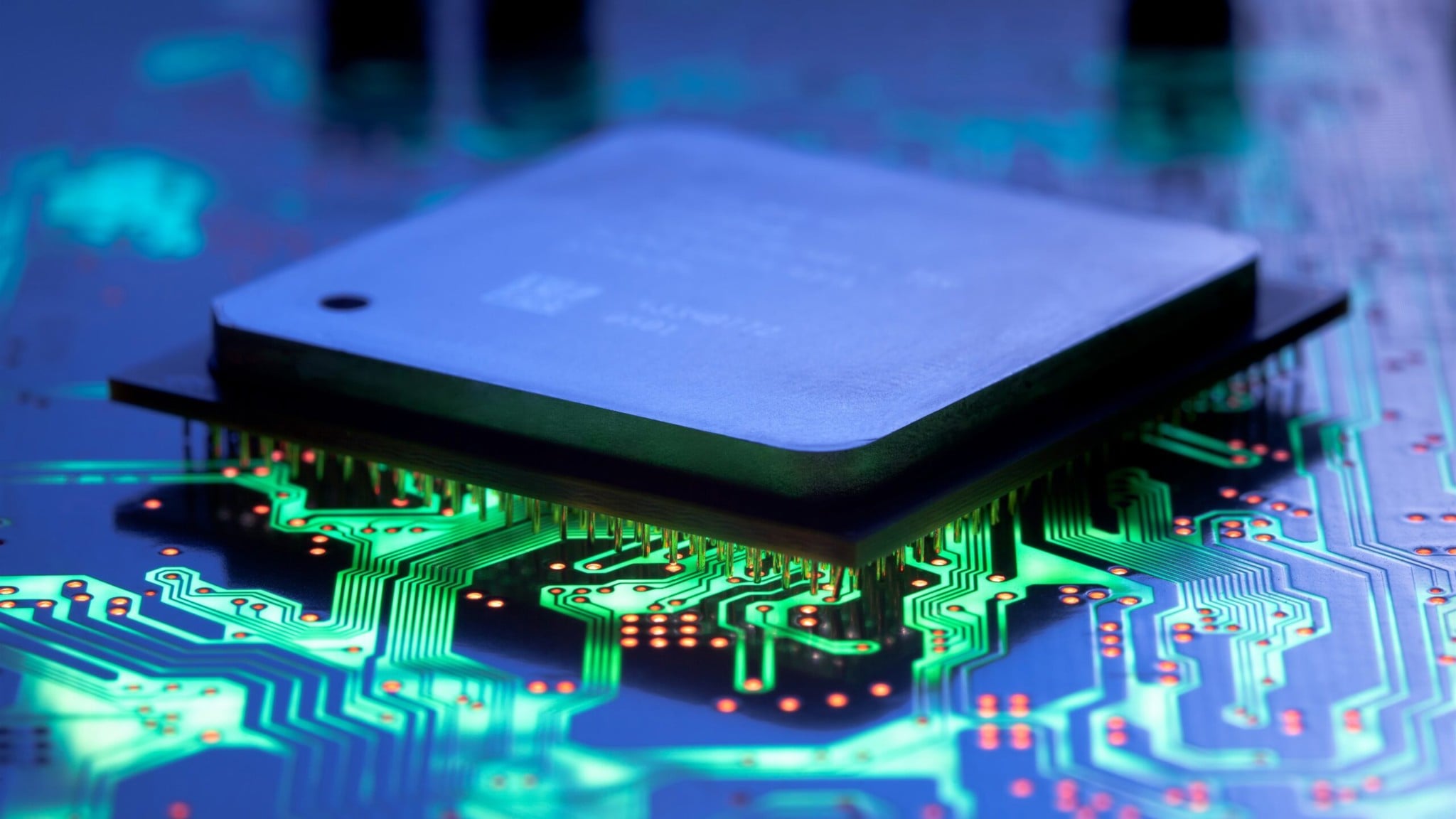 Tổng hợp tin công nghệ hay trong tuần: CEO ARM Trung Quốc tạo phản; Bill Gates ly hôn; SSD bền hơn HDD