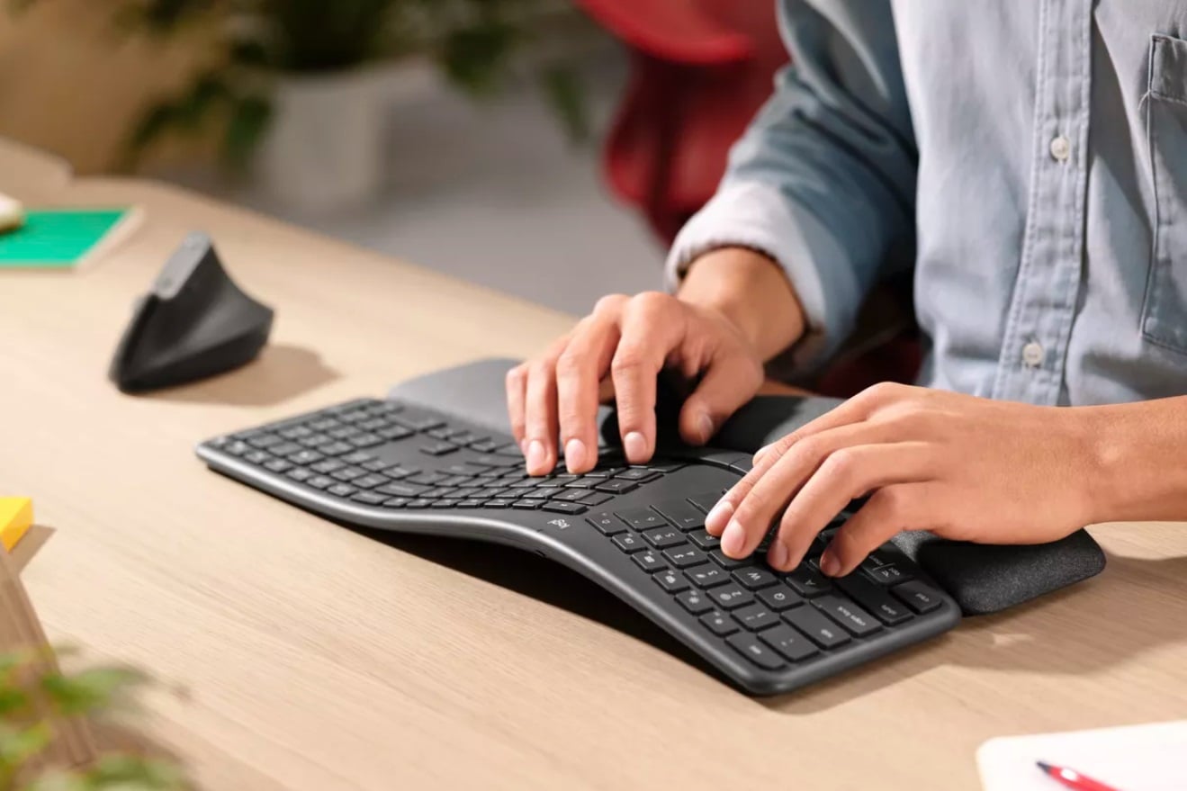 Logitech ra mắt bàn phím công thái học ERGO K860: trợ lực cổ tay tốt hơn 54%, kê tay 3 lớp, pin xài 2 năm