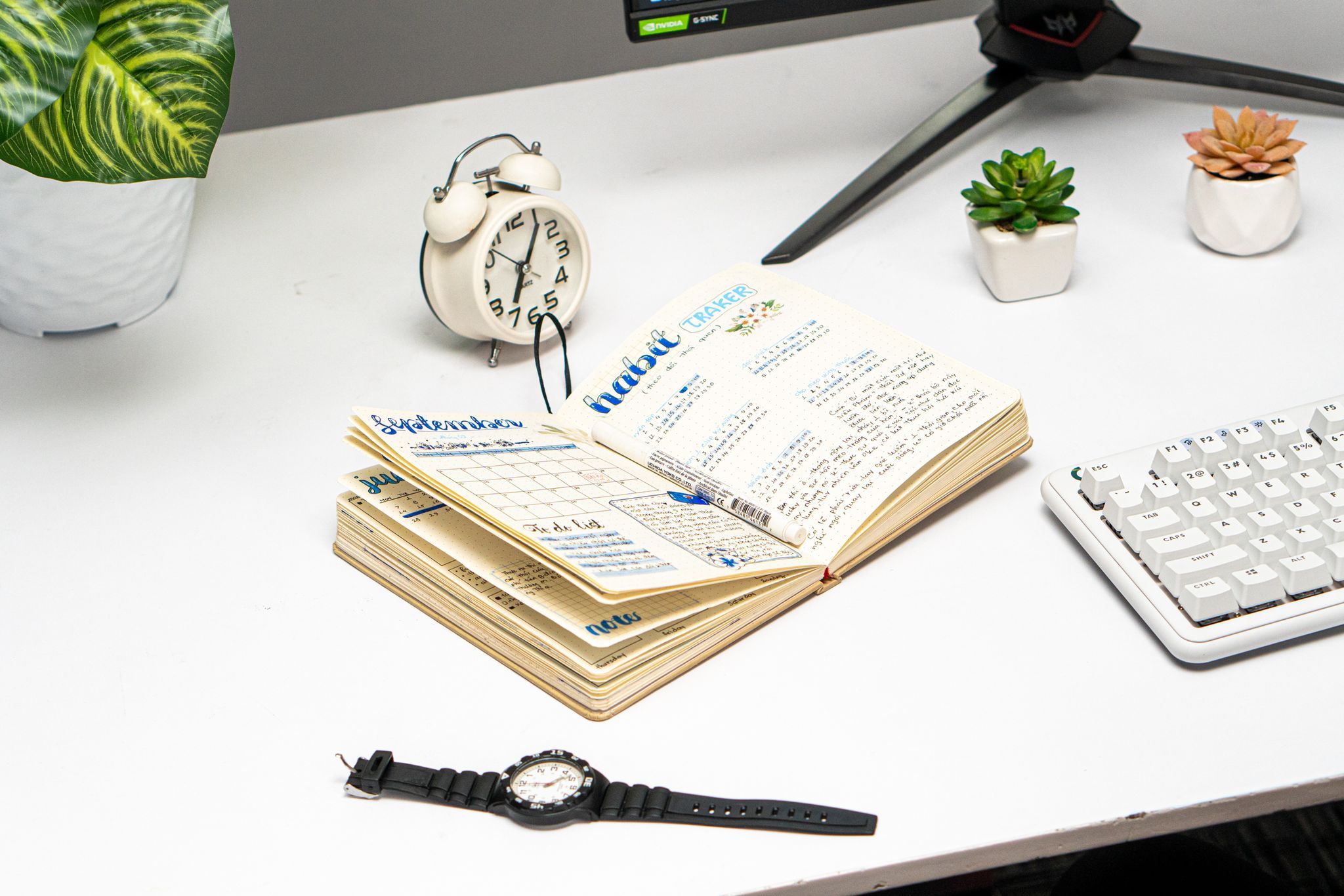 Dù bây giờ đánh máy lẹ hơn nhiều, mình vẫn thích ngồi rèn chữ viết tay