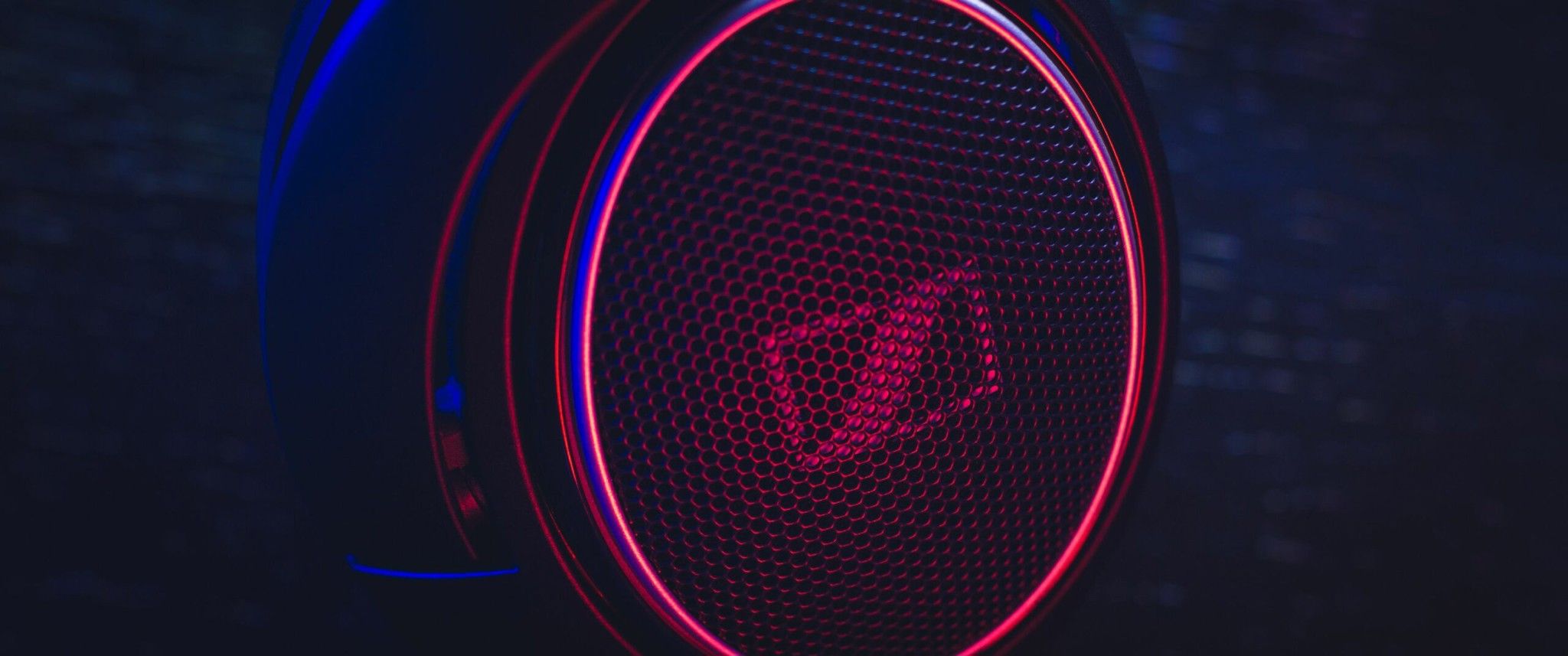 Sennheiser bán đứt mảng tai nghe audiophile huyền thoại một cách nhanh gọn lẹ với giá 243 triệu đô