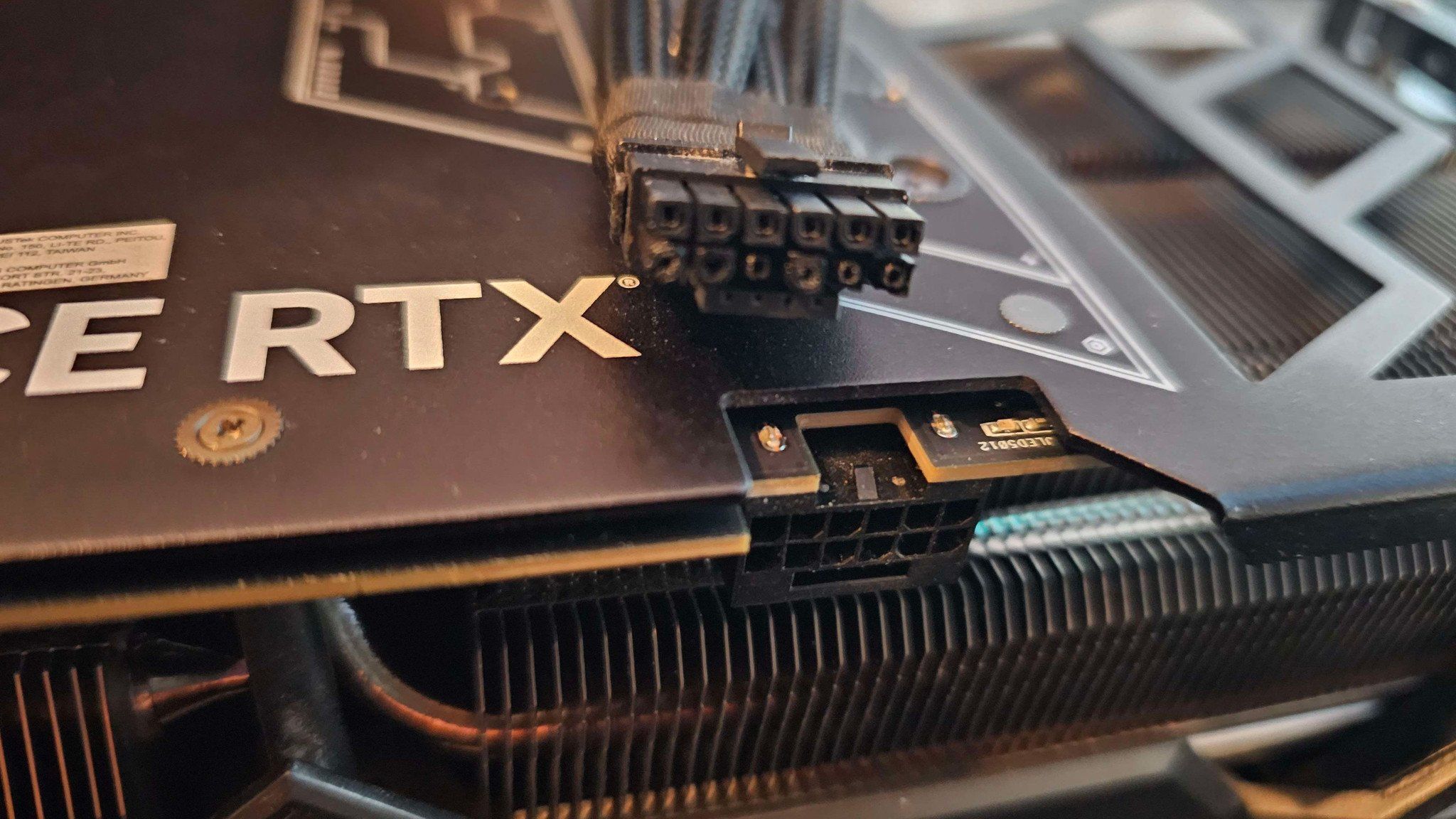 Cổng nguồn 16-pin của RTX 4090 vẫn có thể bị cháy sau 1 năm sử dụng