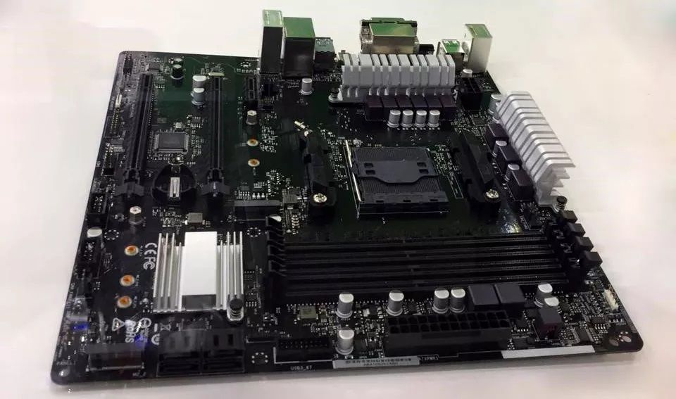 Xuất hiện mainboard của Nga với chipset AMD B450 và bảo mật tiêu chuẩn chính phủ