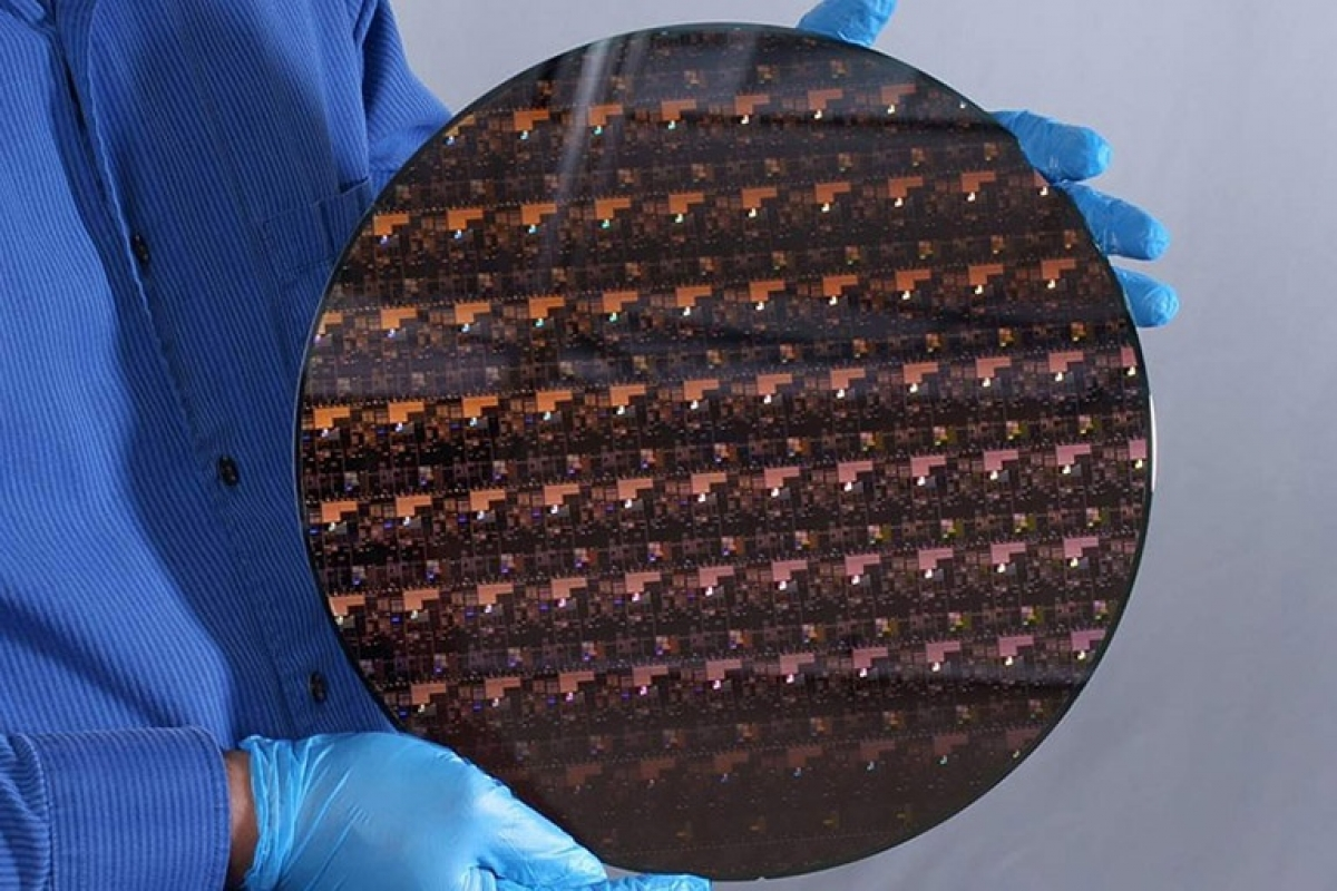 IBM công bố tiến trình 2 nm đột phá với 50 tỷ bóng bán dẫn nằm trên con chip nhỏ bằng cái móng tay