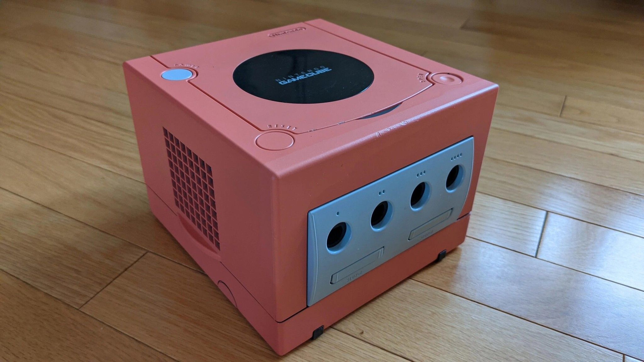 Một modder “hồi sinh” chiếc máy GameCube màu hồng cá tính bằng cách nhồi nguyên bộ PC gaming vào bên trong
