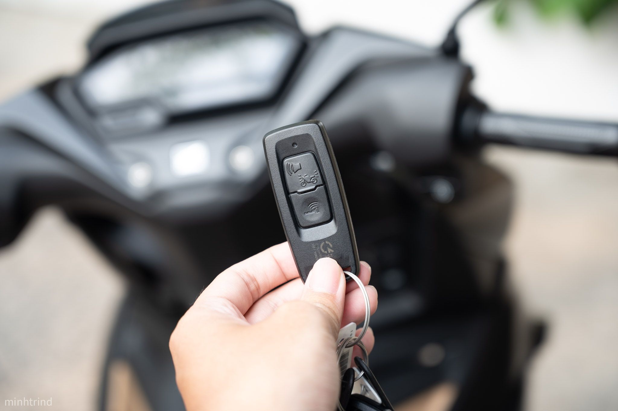 Smart key giúp mình thấy yên tâm hơn, nhưng khi nó hết pin thì cũng mệt mỏi lắm