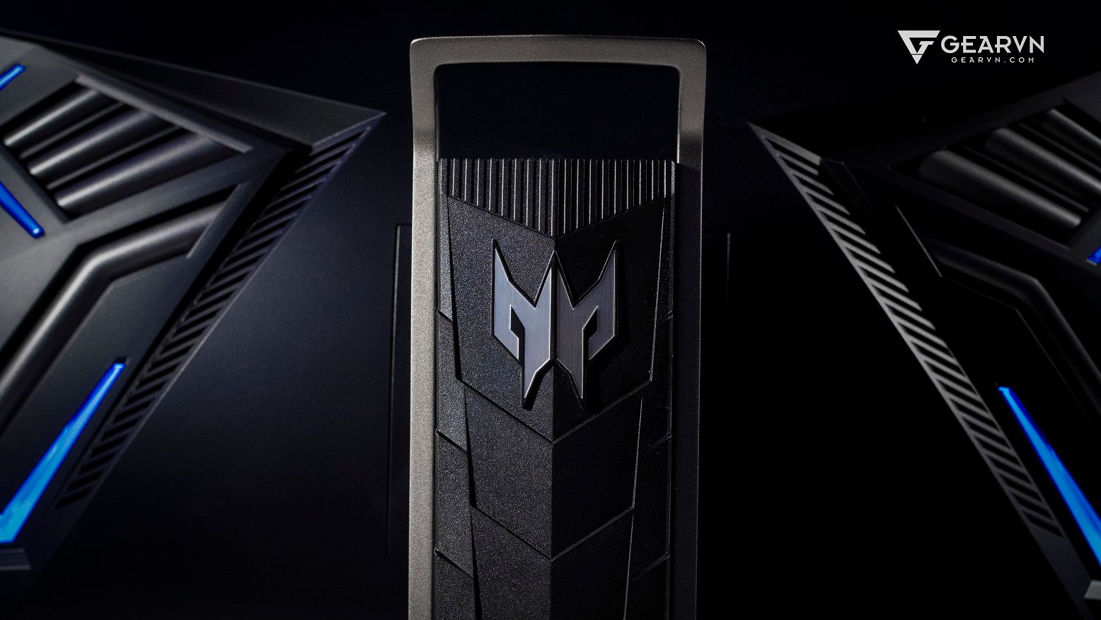 Trên tay màn hình 90 