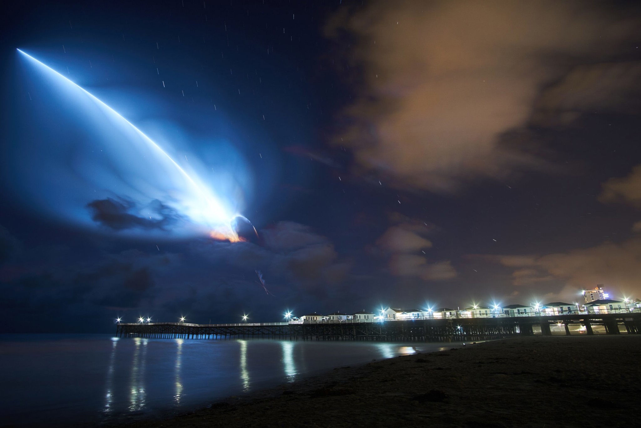 SpaceX đã có thể "phát" Internet từ vệ tinh, trong tương lai anh em có thể chơi game bằng mạng vũ trụ