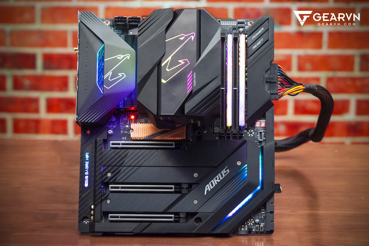 Gigabyte ra mắt combo Main-RAM-Tản-SSD cực chất