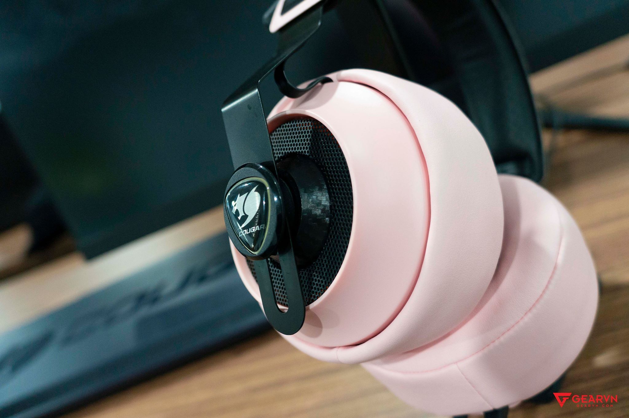 Phontum Essential Pink - hồng không phải bánh bèo, hồng là để bạn tỏa sáng hơn khi chiến thắng