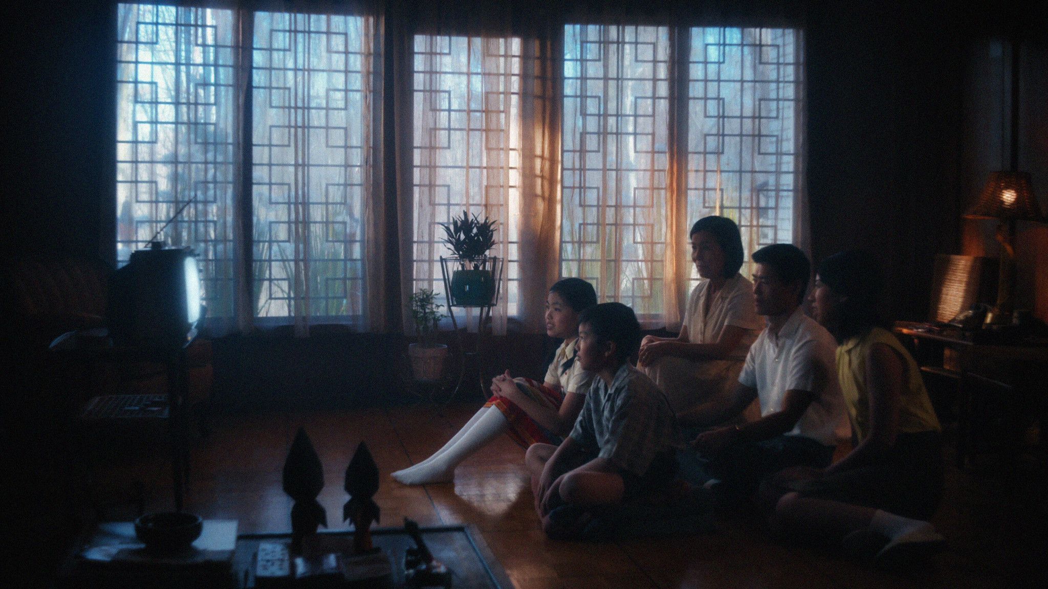 Nghe rảnh thật nhưng đến giờ mình vẫn thích ngồi chờ từng tập phim trên TV mấy bạn ạ