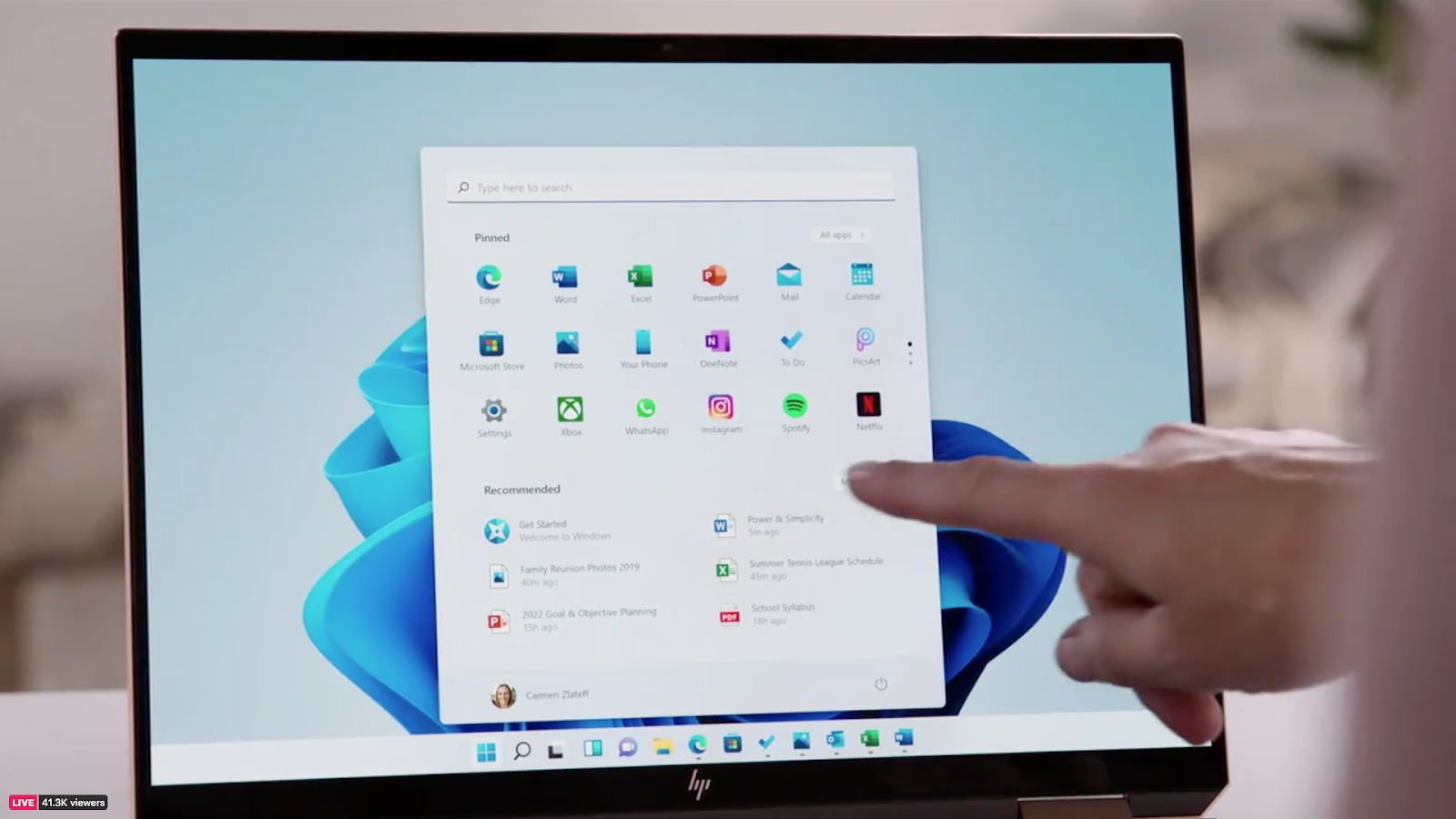 Đã dời ra giữa lại còn khoá cứng, cộng đồng mạng bị ức chế với taskbar Windows 11