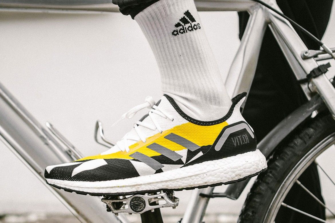 Adidas AM4 VIT.01: Ultraboost 19 phong cách eSport được sản xuất bằng robot