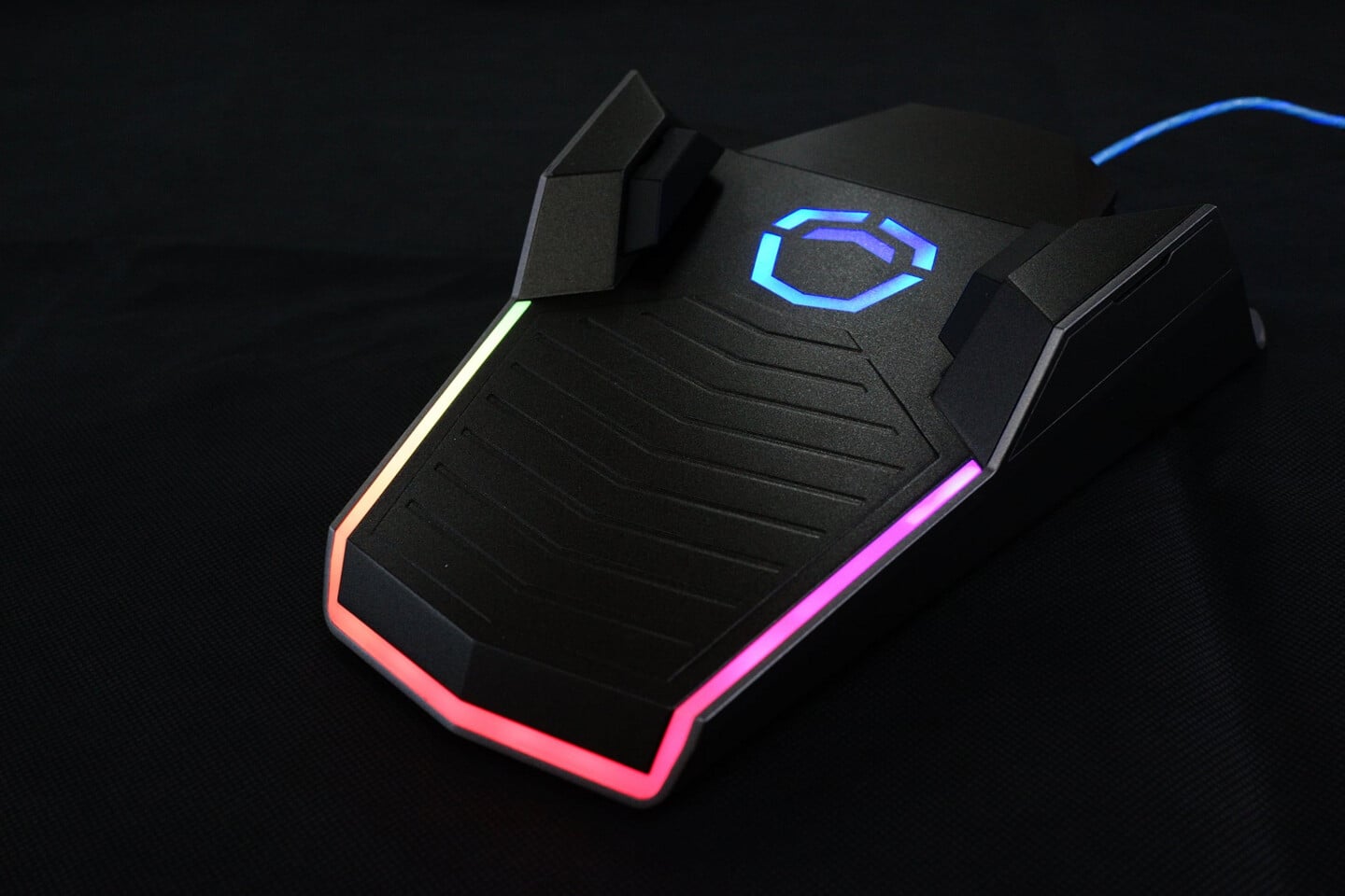 MSI giới thiệu bàn đạp gaming Liberator, giá cực chát gần 14 triệu đồng
