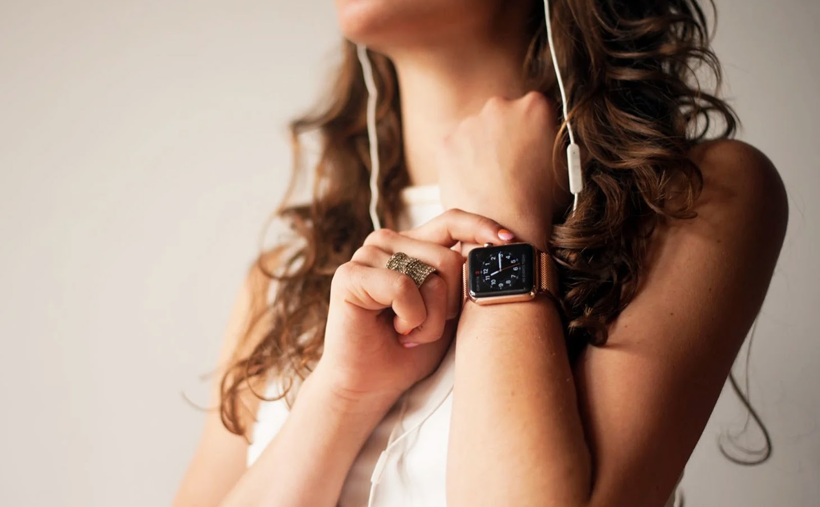 Nhờ sự yêu thích của giới trẻ mà doanh số Apple Watch đã vượt qua đồng hồ Thụy Sĩ