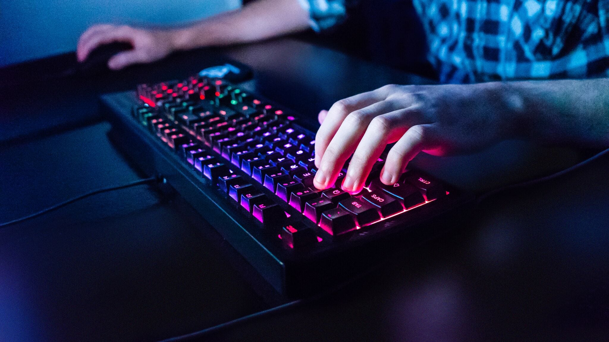Gõ phím mạnh tay mạnh liệu có làm hỏng switch cơ?