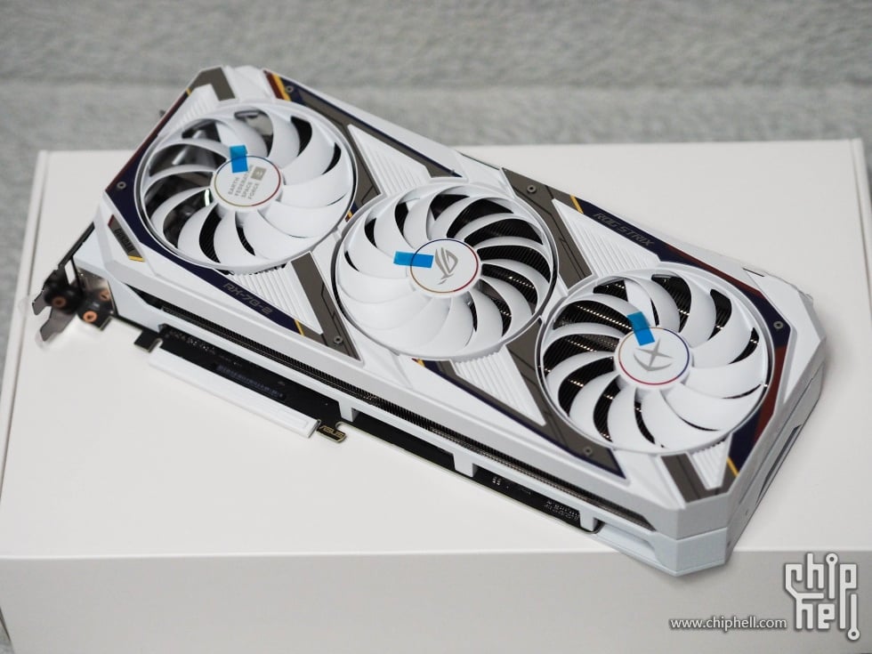 Lộ diện hình ảnh chi tiết card ASUS GeForce RTX 3090 ROG STRIX GUNDAM Edition cực ngầu, giá khoảng 6500 USD