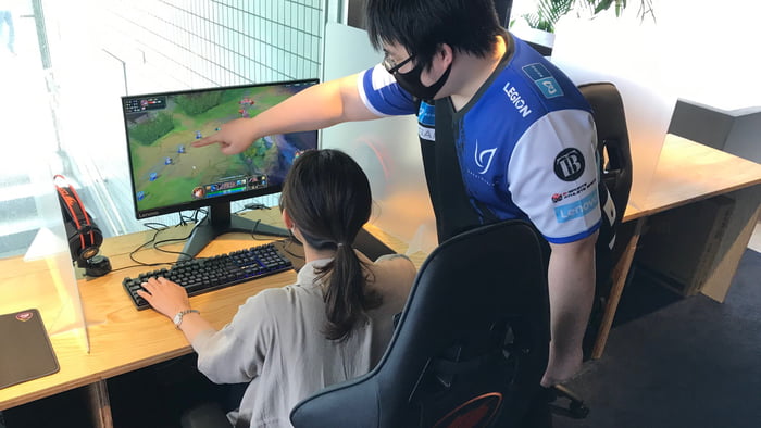 Nhật Bản sắp mở cửa phòng gym eSports đầu tiên cho game thủ “try hard” leo rank, có cả "PT" kèm riêng