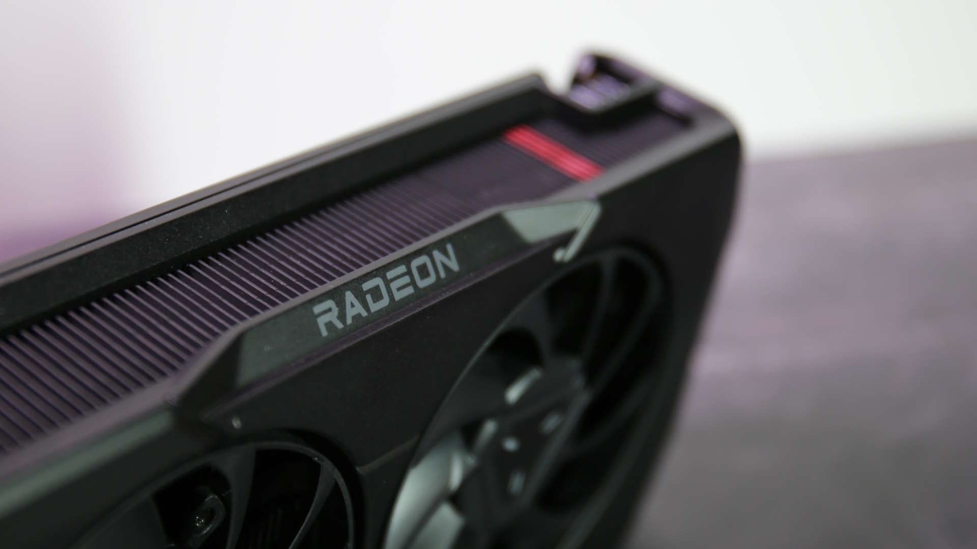 Cứ tưởng AMD đã chốt sổ RX 7000 series, bỗng dưng RX 7600 XT lại xuất đầu lộ diện