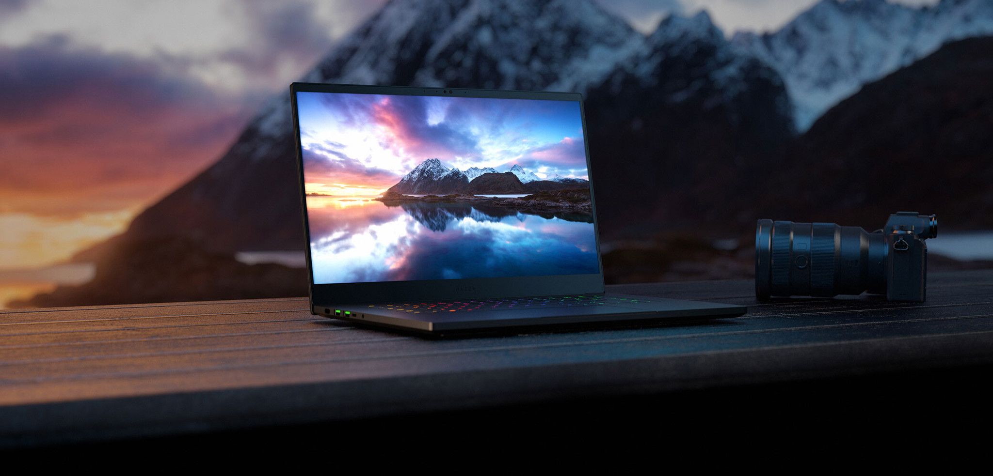 Razer ra mắt laptop gaming màn hình OLED 240Hz đầu tiên trên thế giới