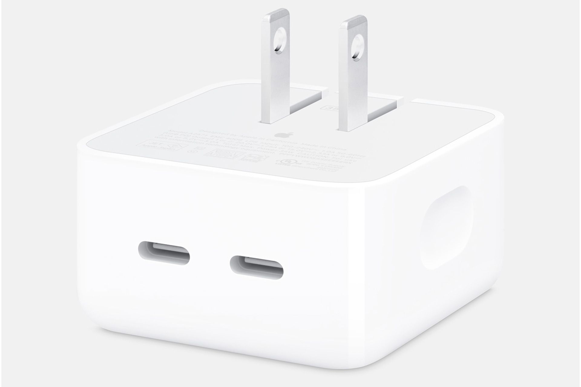 Quá phê, cục sạc Apple giờ có tới 2 lỗ USB-C cho MacBook Air M2 và iPhone đút vào cùng lúc