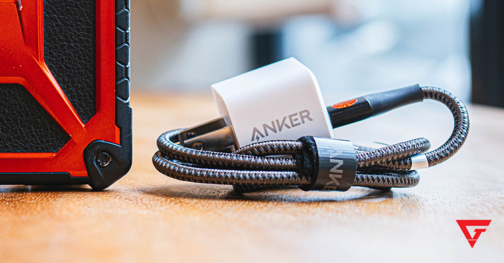 Đây là Anker Powerline+ II, cáp siêu bền lại còn hỗ trợ sạc nhanh cho anh em game thủ xài iPhone