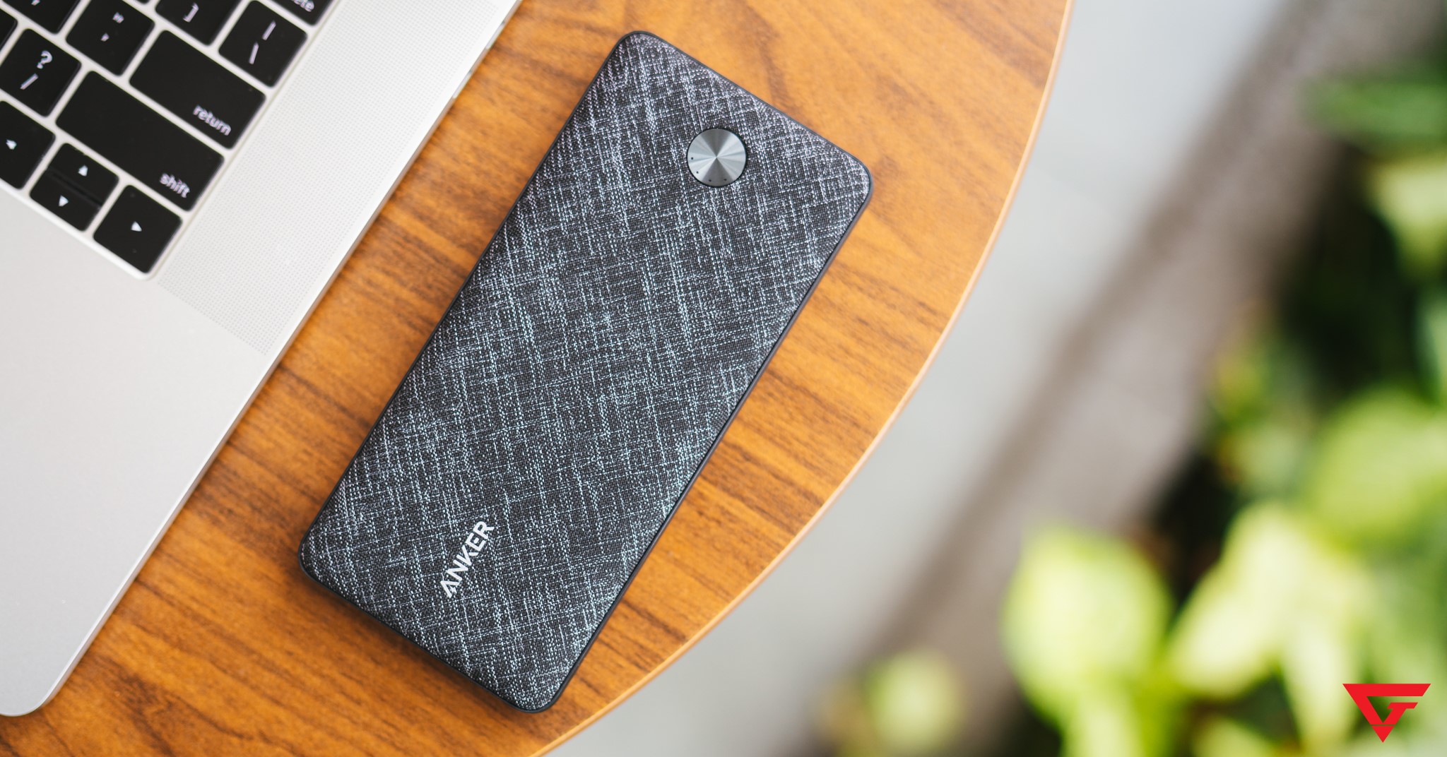 Đây là Anker PowerCore Metro Essential 20000 mAh, sạc dự phòng dành cho các cặp đôi mà có thể bạn sẽ cần