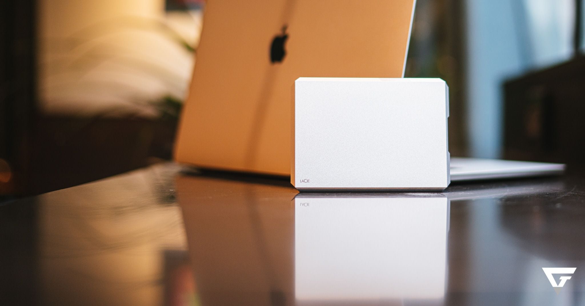 Lacie Mobile Drive: ổ cứng di động nhôm nguyên khối với viền cắt kim cương cực đẹp, đắt giá nhưng đáng tiền