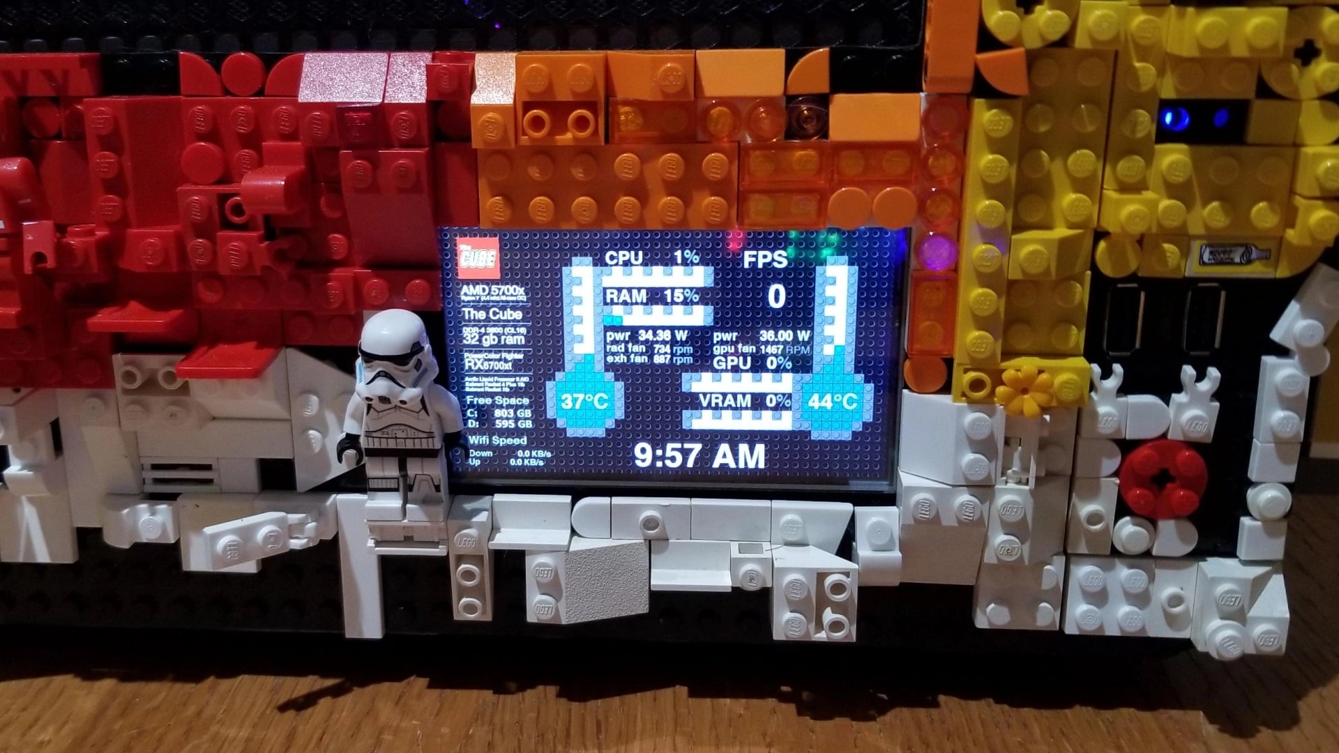 Lego Computer Panel Khéo tay hay mò, một modder chế tạo PC siêu nhỏ gọn ốp full Lego cực đ ...