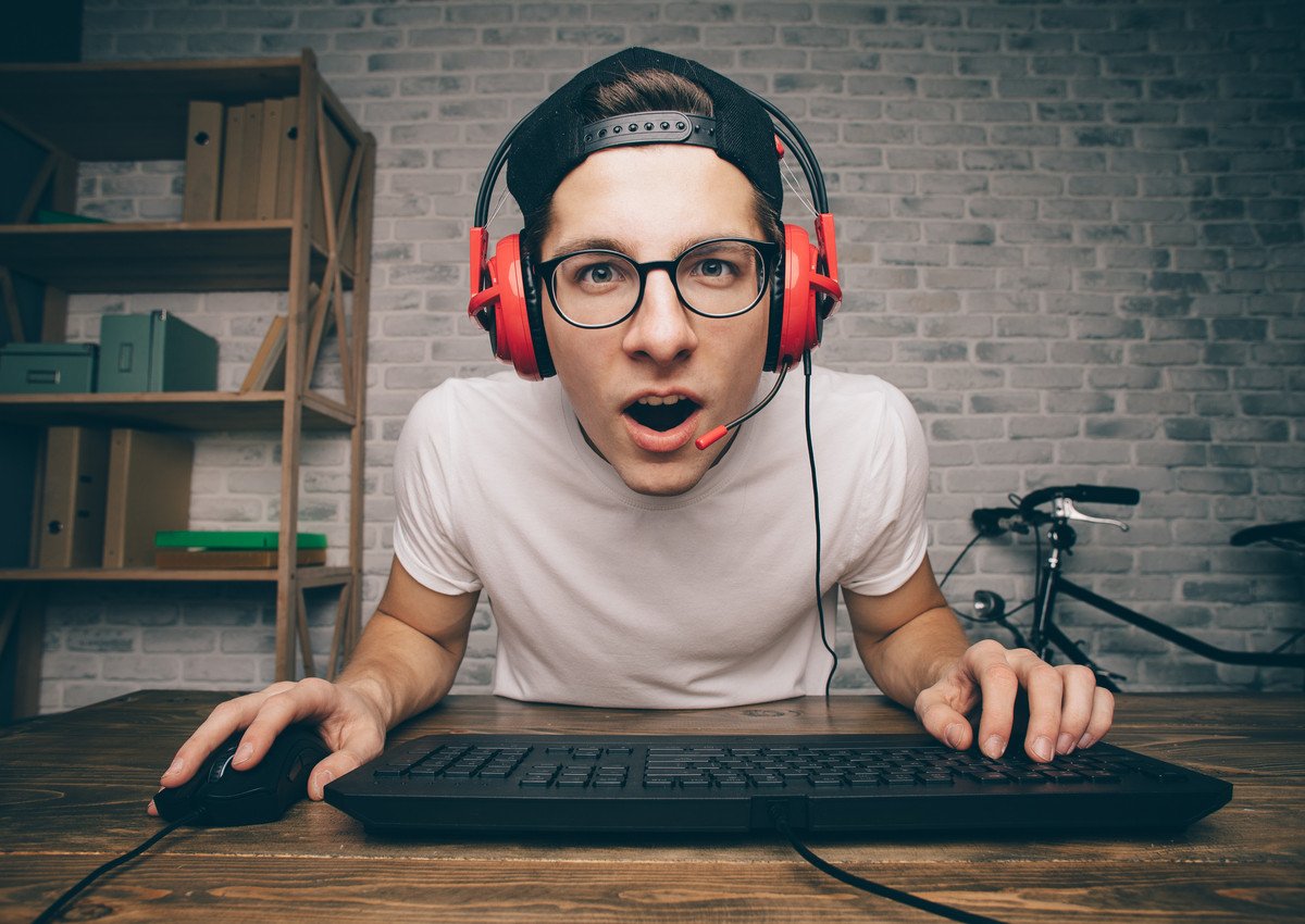 Chơi game gặp đồng hương chat bậy, mình chỉ muốn tìm cái lỗ để chui