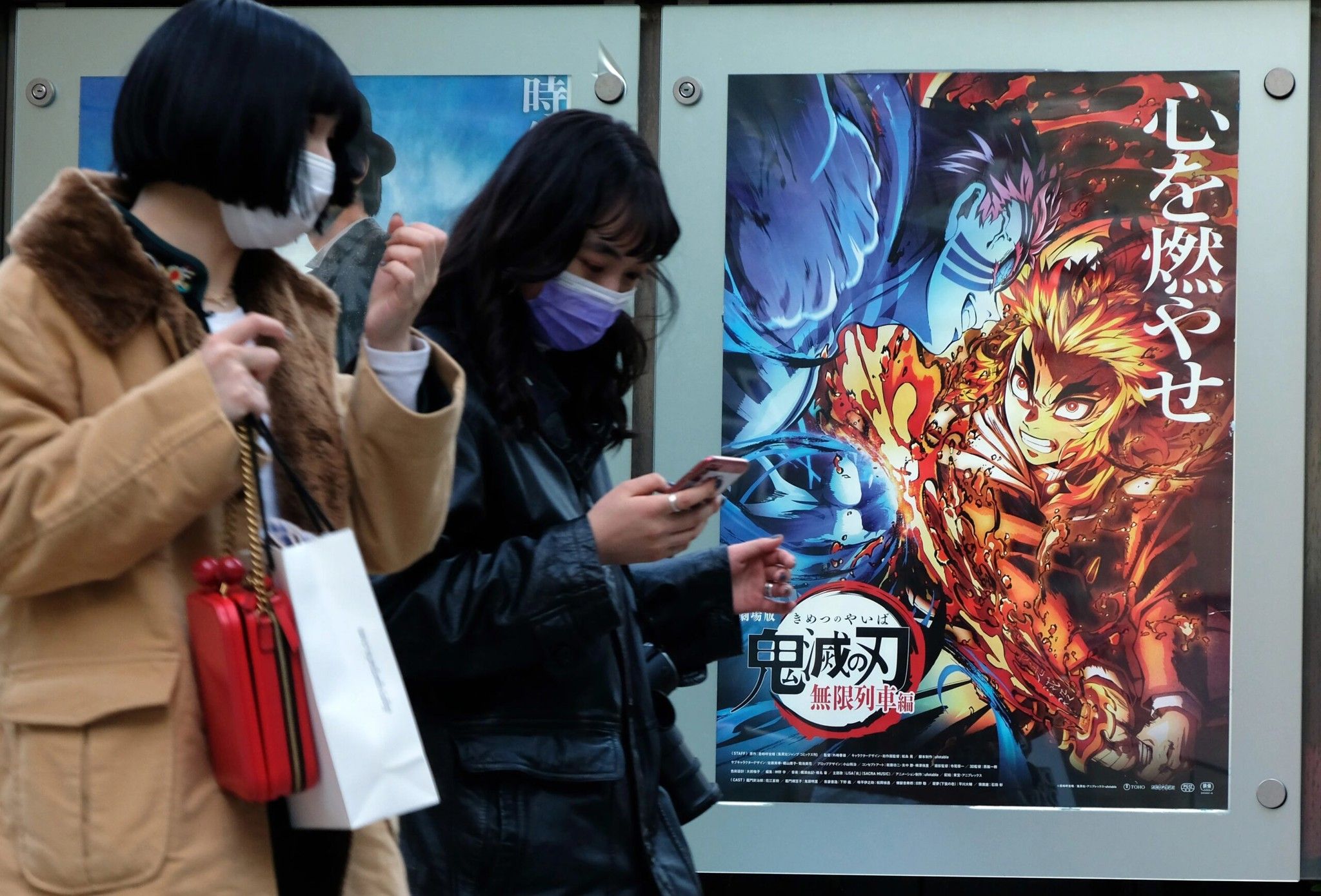 Sức mạnh văn hóa 2D thời 4.0: Hội Chữ Thập Đỏ tặng poster Kimetsu no Yaiba thu hút hàng ngàn fan đi hiến máu