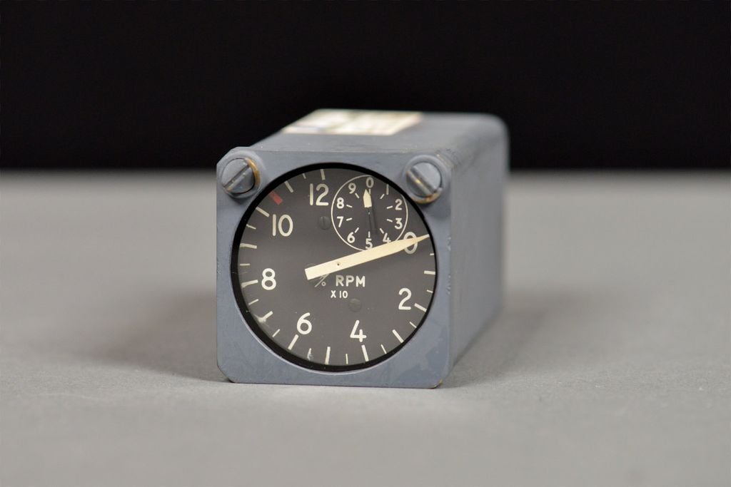 Khéo tay hay mò, modder biến đồng hồ đo tốc độ máy bay thành đồng hồ đo hiệu năng CPU