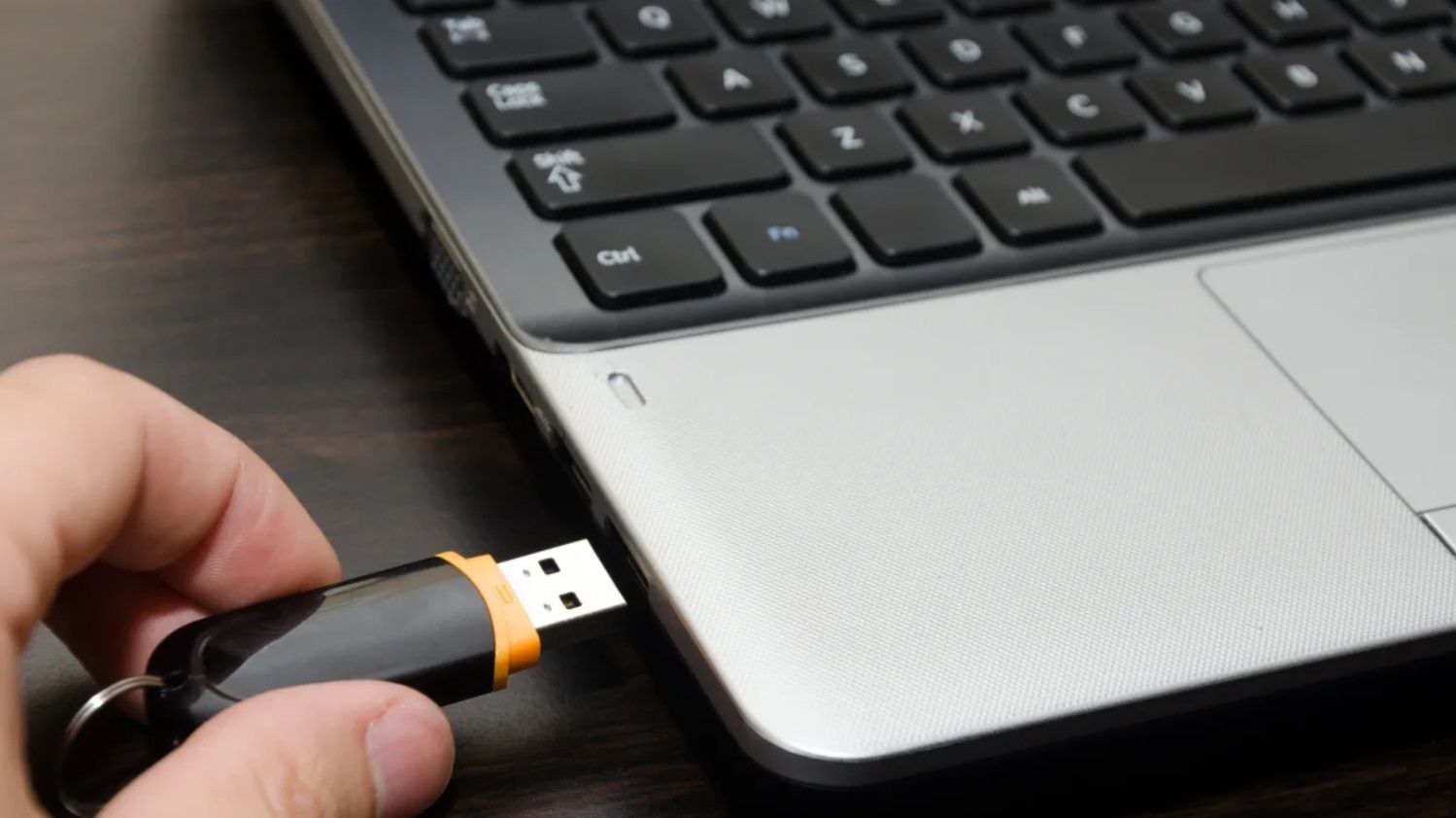 Hướng dẫn cách boot vào USB cài Win