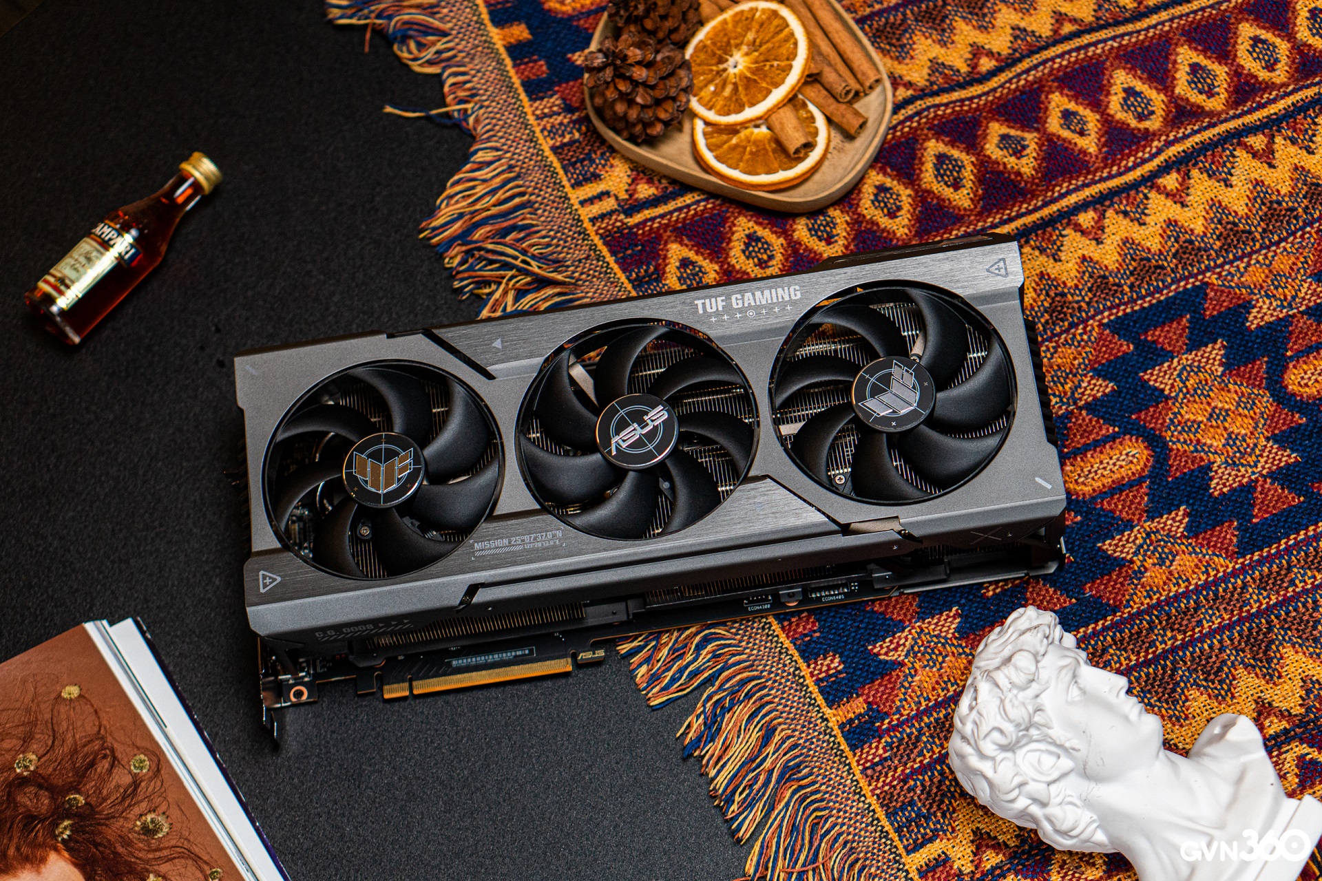 Mời bạn chiêm ngưỡng bộ ảnh “ASUS TUF RX 7900 XTX: Vẻ đẹp của sức mạnh quân sự”