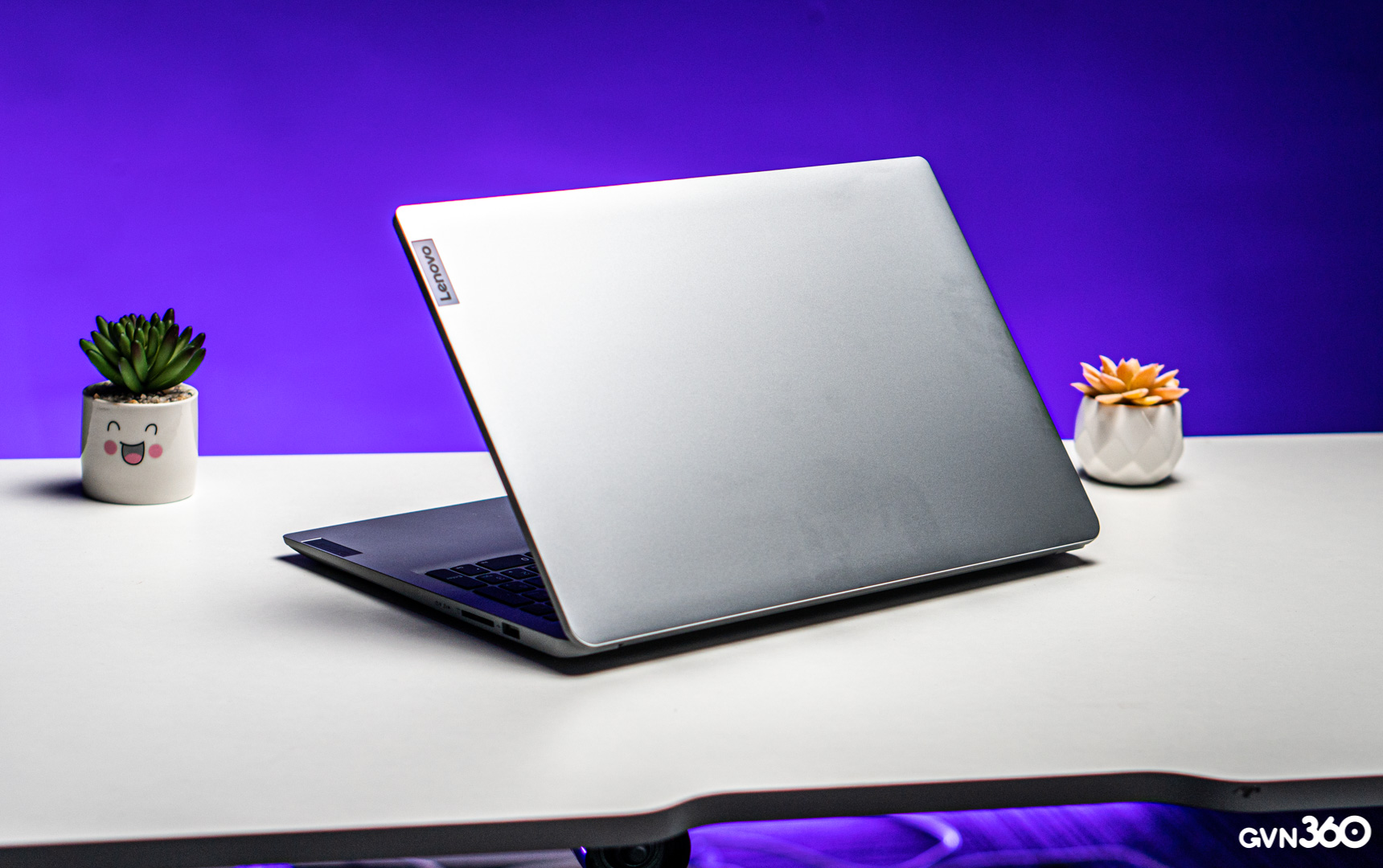 Trên tay laptop Lenovo IdeaPad 1 dành cho sinh viên: Sự hòa hợp đến từ tính giản đơn