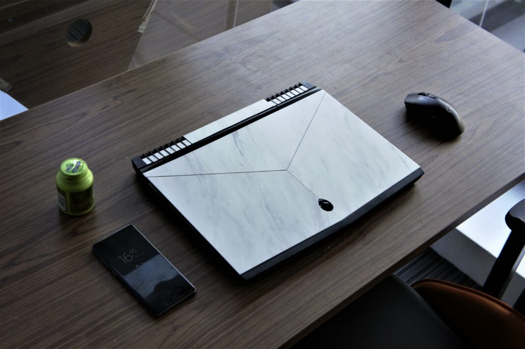 Vì sao chúng ta không nên xem thường chất lượng hoàn thiện khi mua laptop
