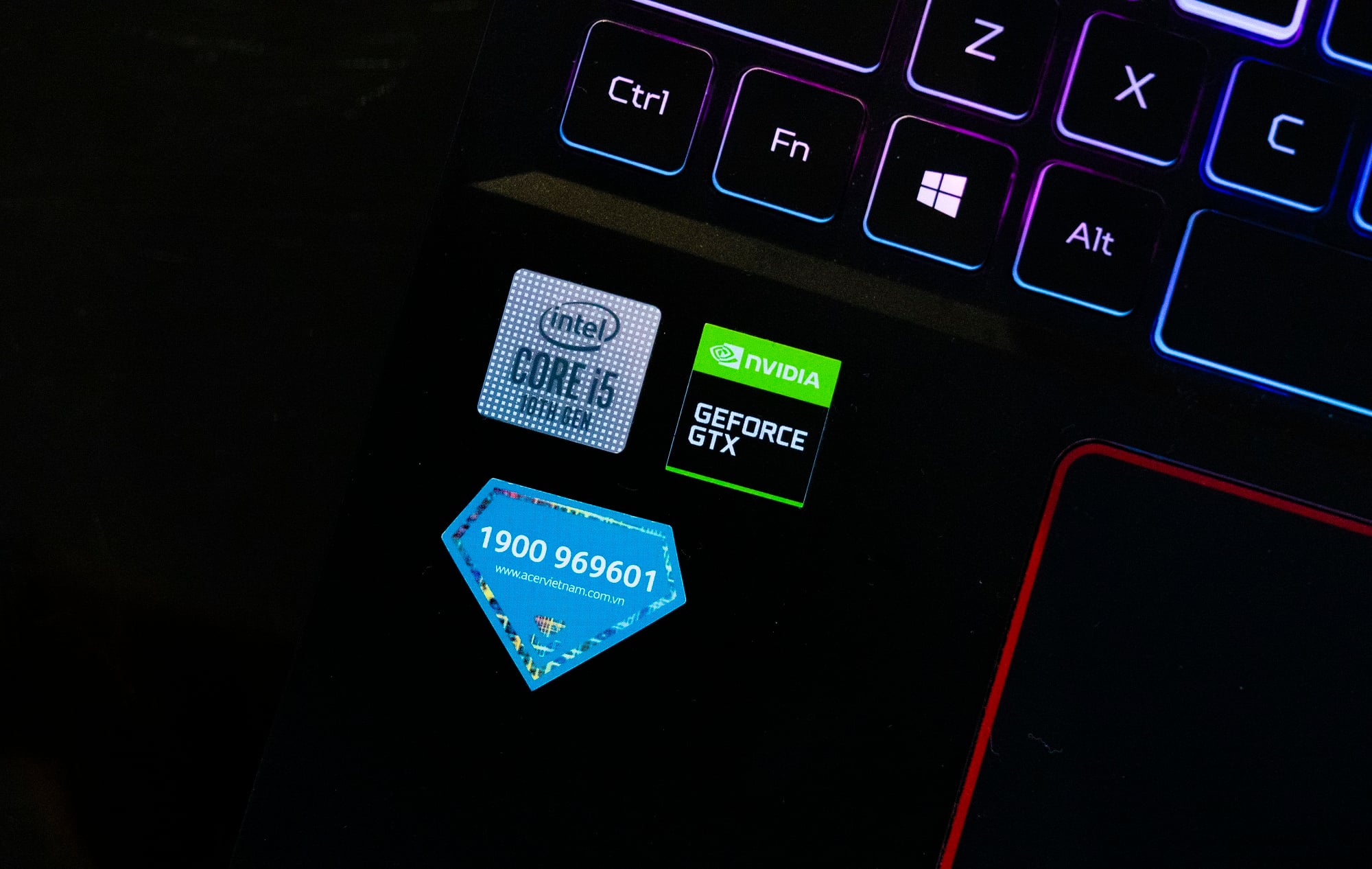 Tìm hiểu ý nghĩa của các con tem trên laptop