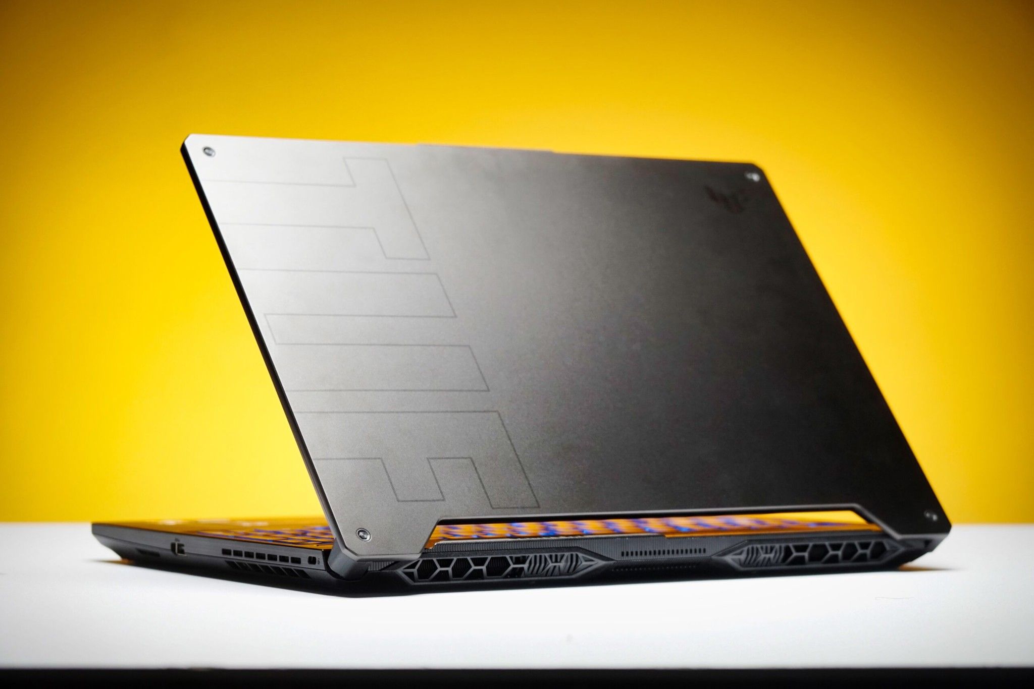 Đôi dòng trải nghiệm khi dùng một con laptop gaming mà pin siêu trâu