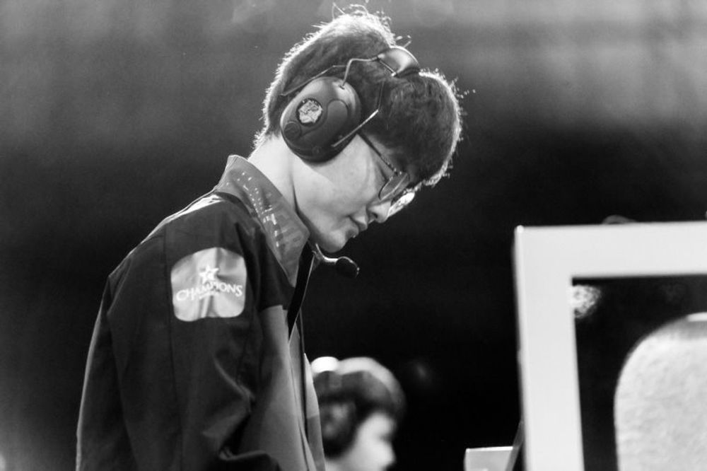 Bạn nghĩ làm tuyển thủ eSport là sướng à? Mơ đi nhé!