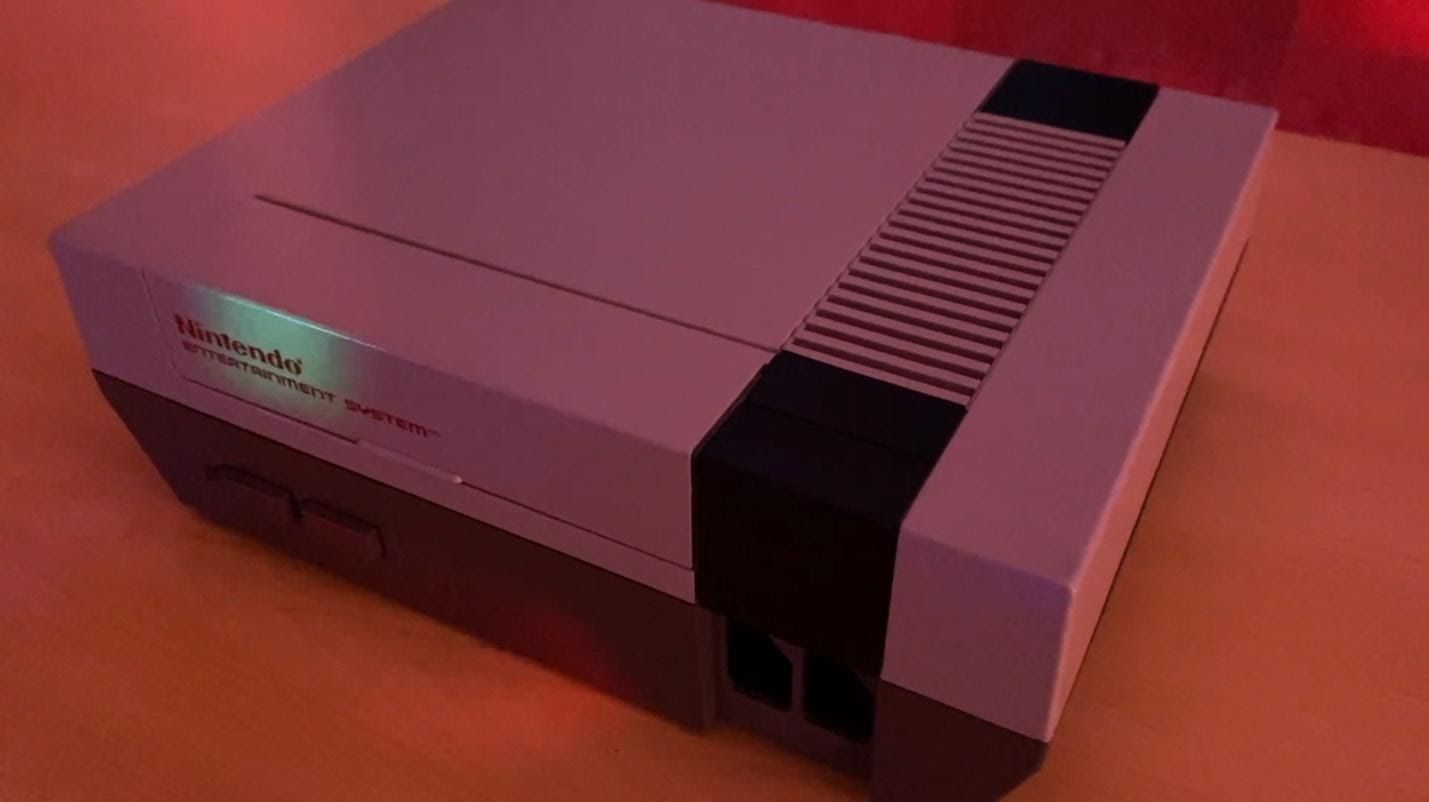 Xuất hiện bộ PC xịn sò chiến game eSports tẹt ga trong hình hài máy NES 35 năm tuổi