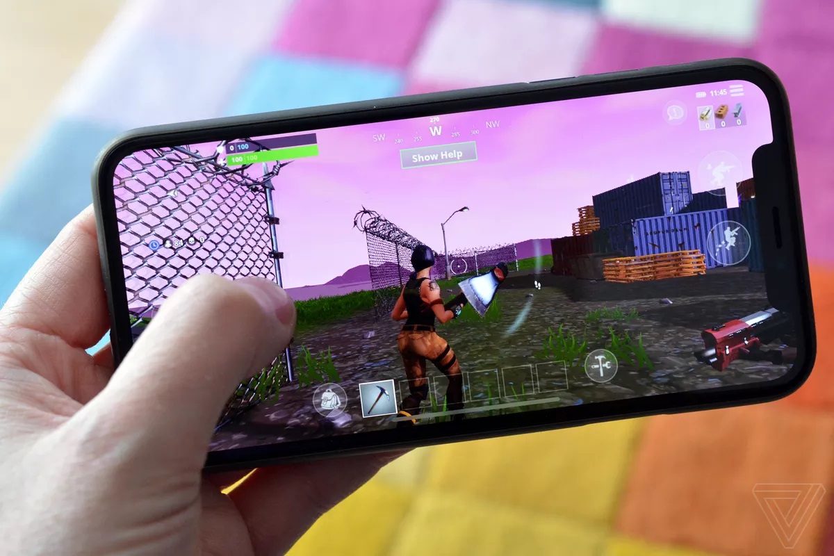 iPhone cài sẵn Fortnite đội giá dữ dội sau khi Apple xóa game khỏi App Store