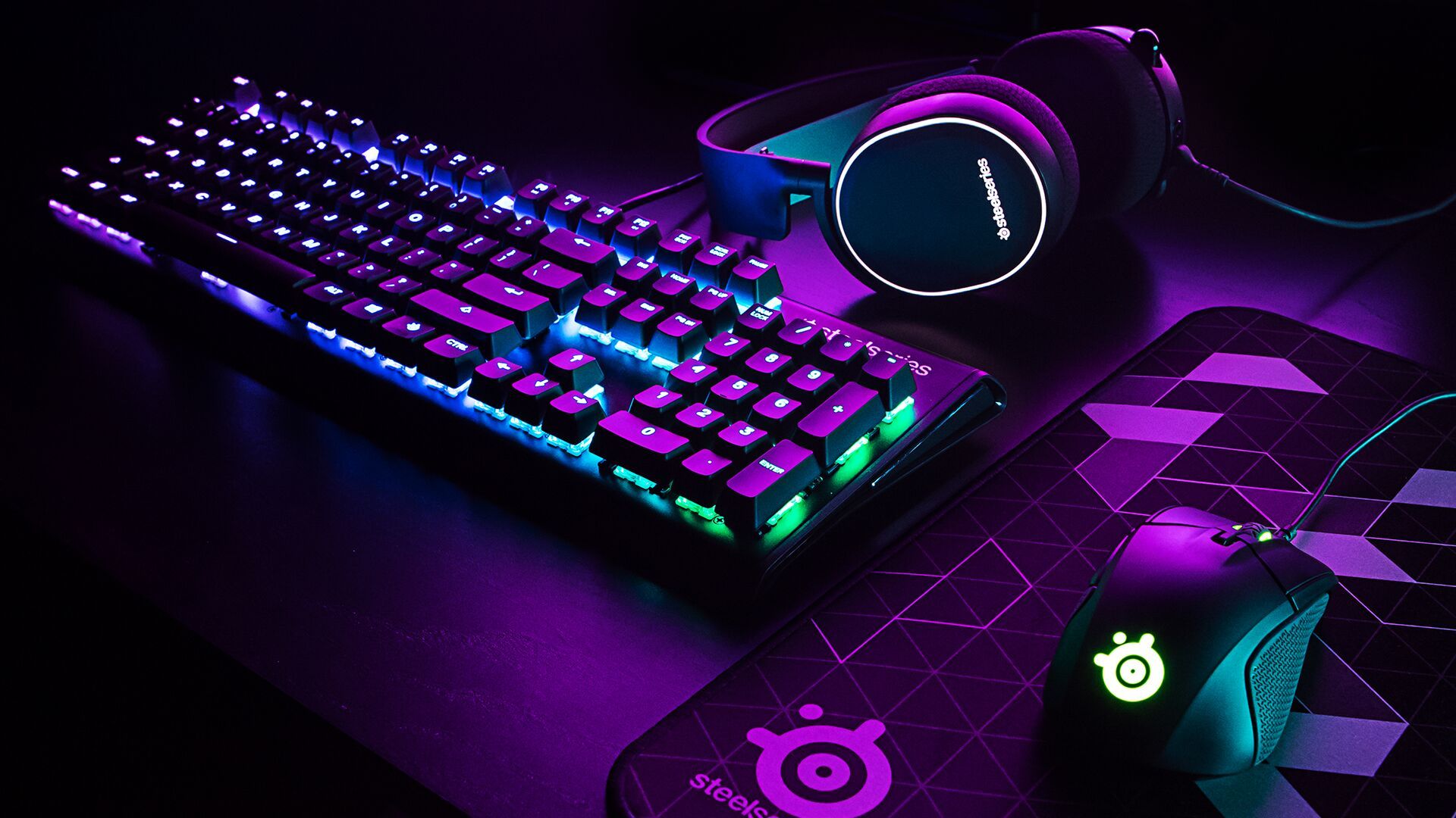 Dùng gaming gear để làm việc văn phòng - tại sao không?