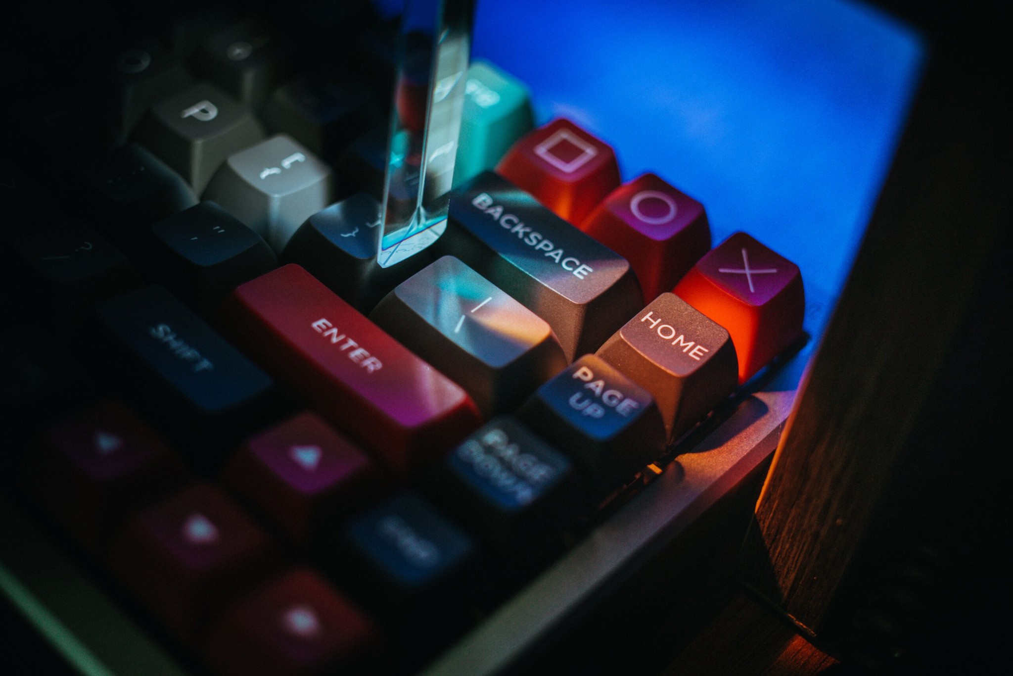 Vì ai cũng cần desktop ấn tượng, mời anh em tải bộ hình nền bàn phím cơ tuyệt đẹp