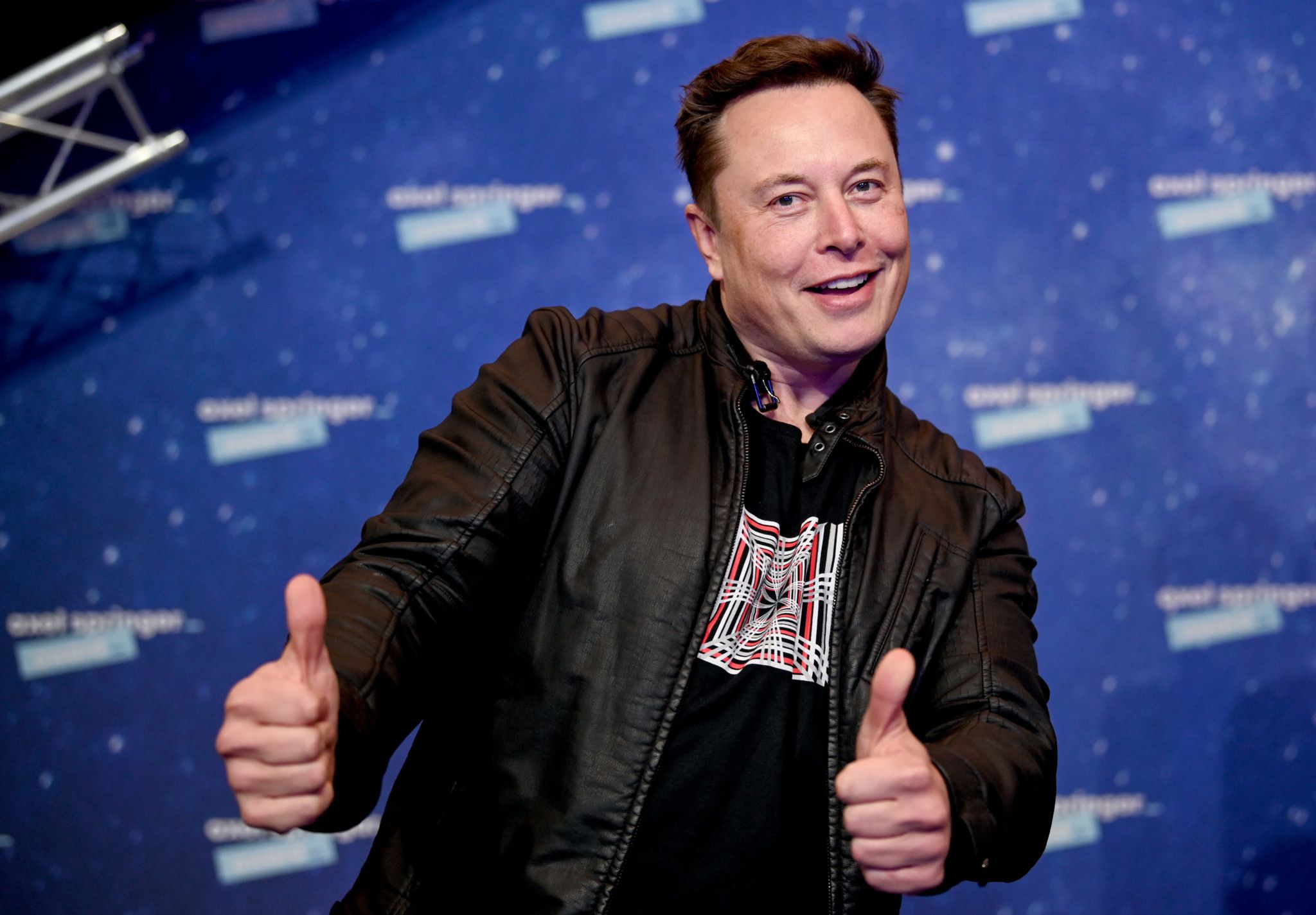 Elon Musk đăng tweet cho mua xe Tesla bằng tiền ảo khiến Bitcoin tăng giá đến 5%