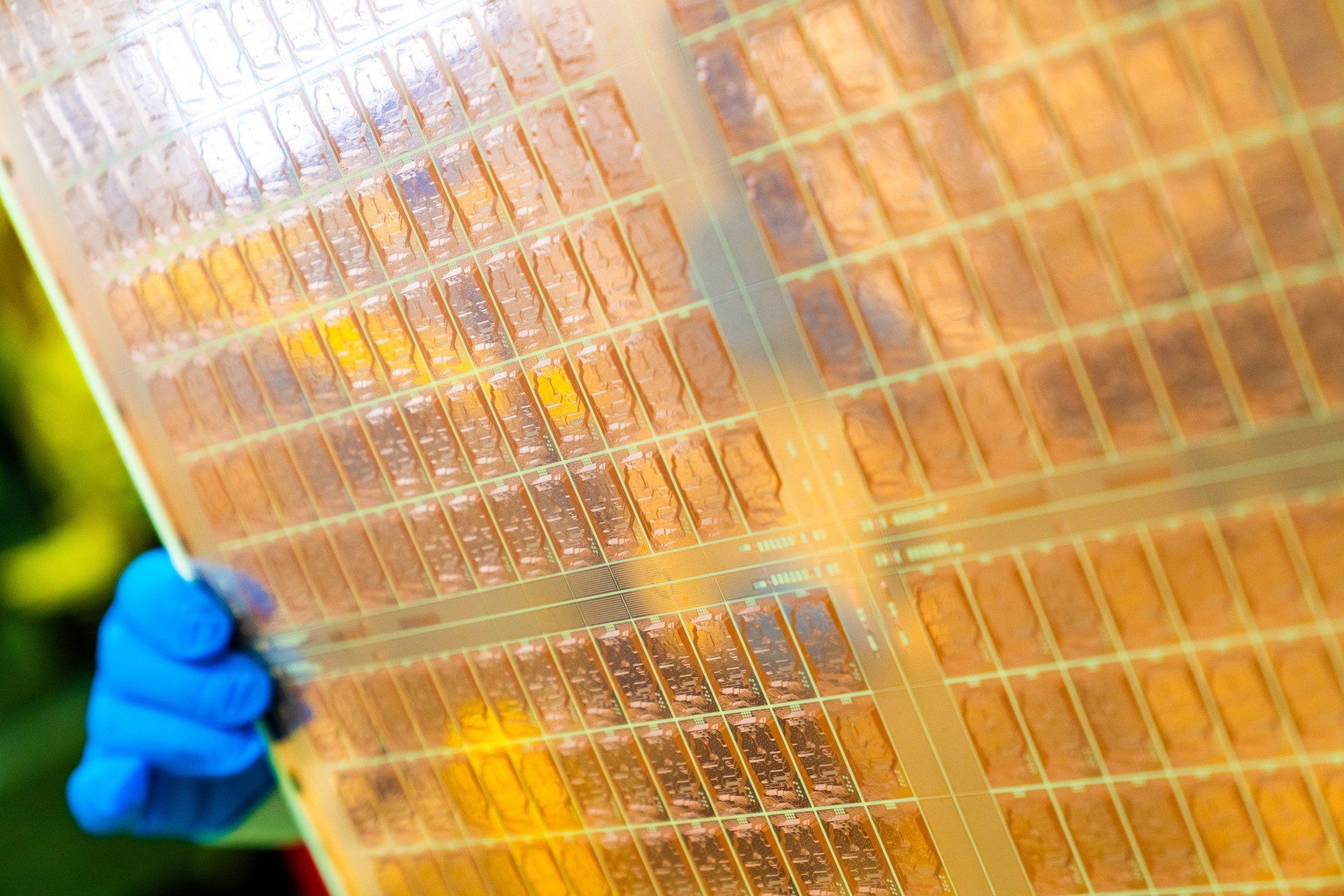 Kim cương nhân tạo và kính siêu tinh khiết có thể được dùng để tạo ra CPU nhanh nhất