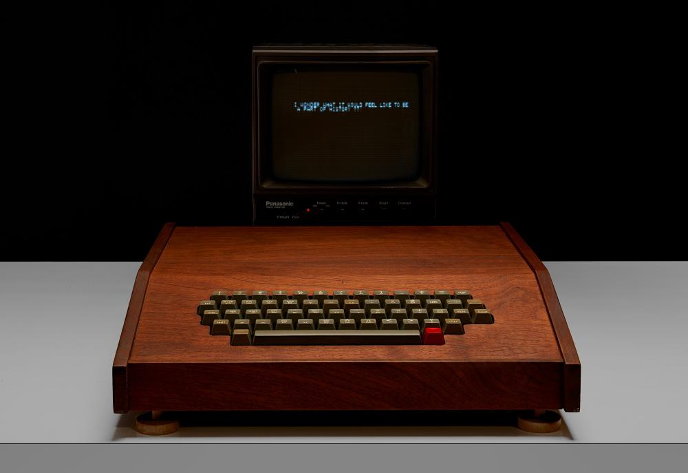 Một trong sáu máy tính Apple-1 cực hiếm được bán đấu giá tới 500.000 USD