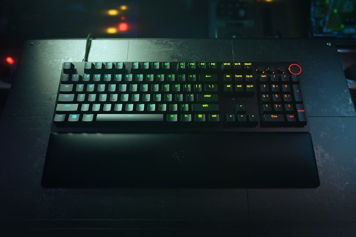 Razer ra mắt Huntsman V2 - Bàn phím cơ với switch quang học thế hệ 2, keycap PBT, giá từ 150 đô