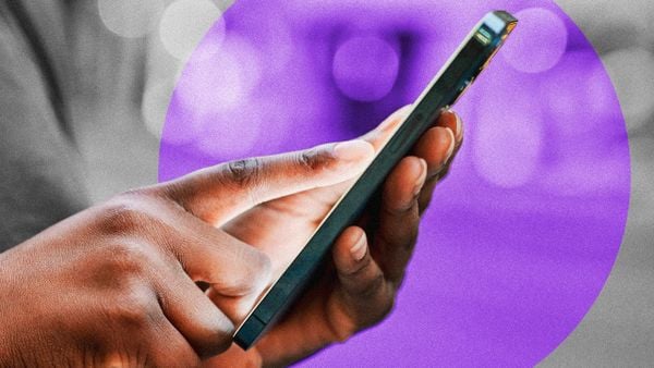 Apple khuyên người dùng iPhone 15 Pro nên xài ốp, vì cầm trên tay sẽ làm đổi màu viền titan