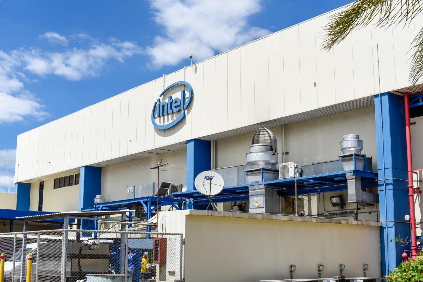 Vì thiếu CPU 14 nm, Intel mở lại nhà máy đã đóng cửa từ... 6 năm trước